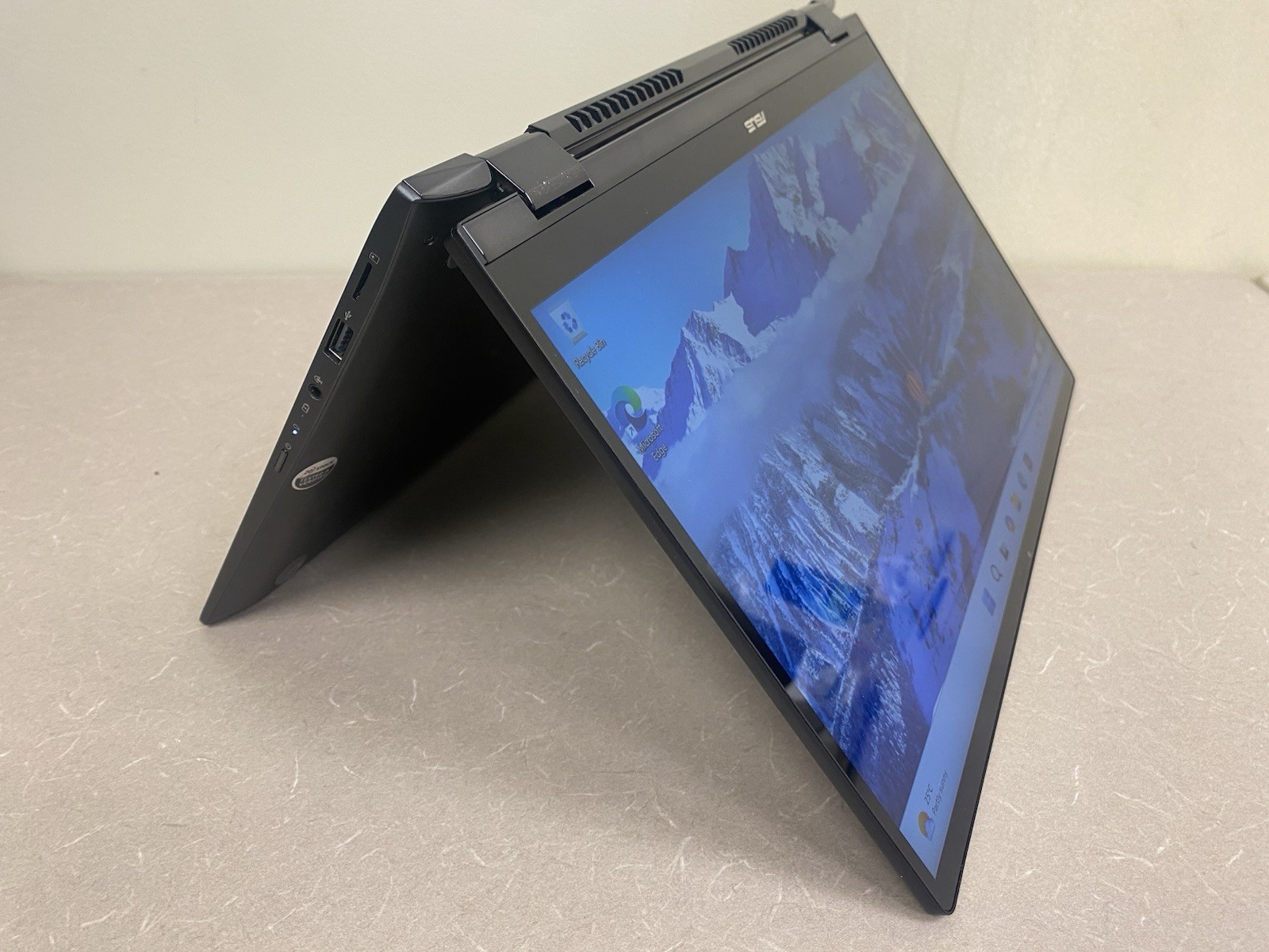 Asus ZenBook Q427FL TOUCH (i7-10th gen, 16GB RAM , 512 SSD) GeForce MX250 2 GB