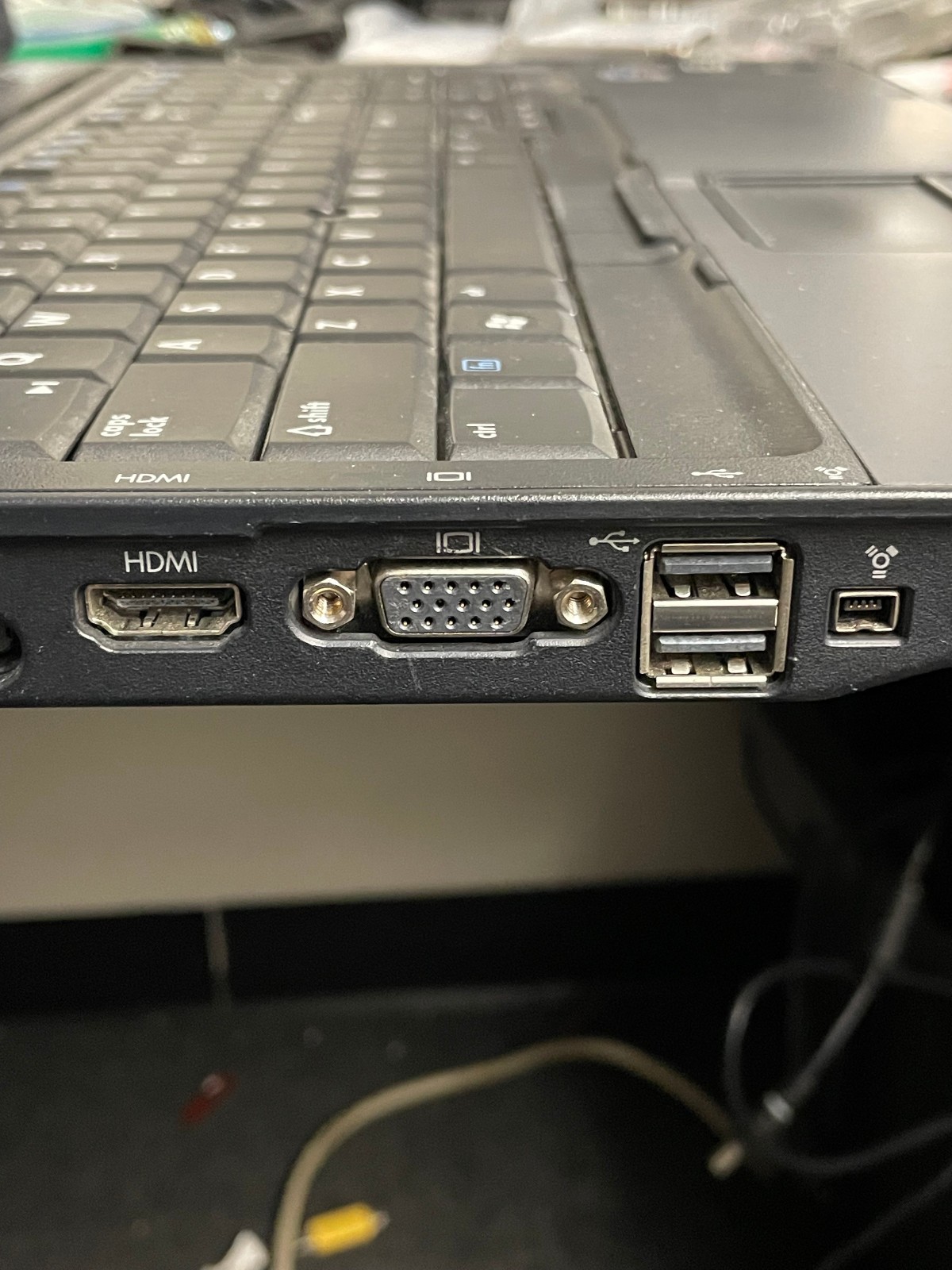 HP Compaq 8710P Core 2 Duo T8100 2100MHz 2 GB 320GB HDD XP Pro WXGA+ Nvidia GPU