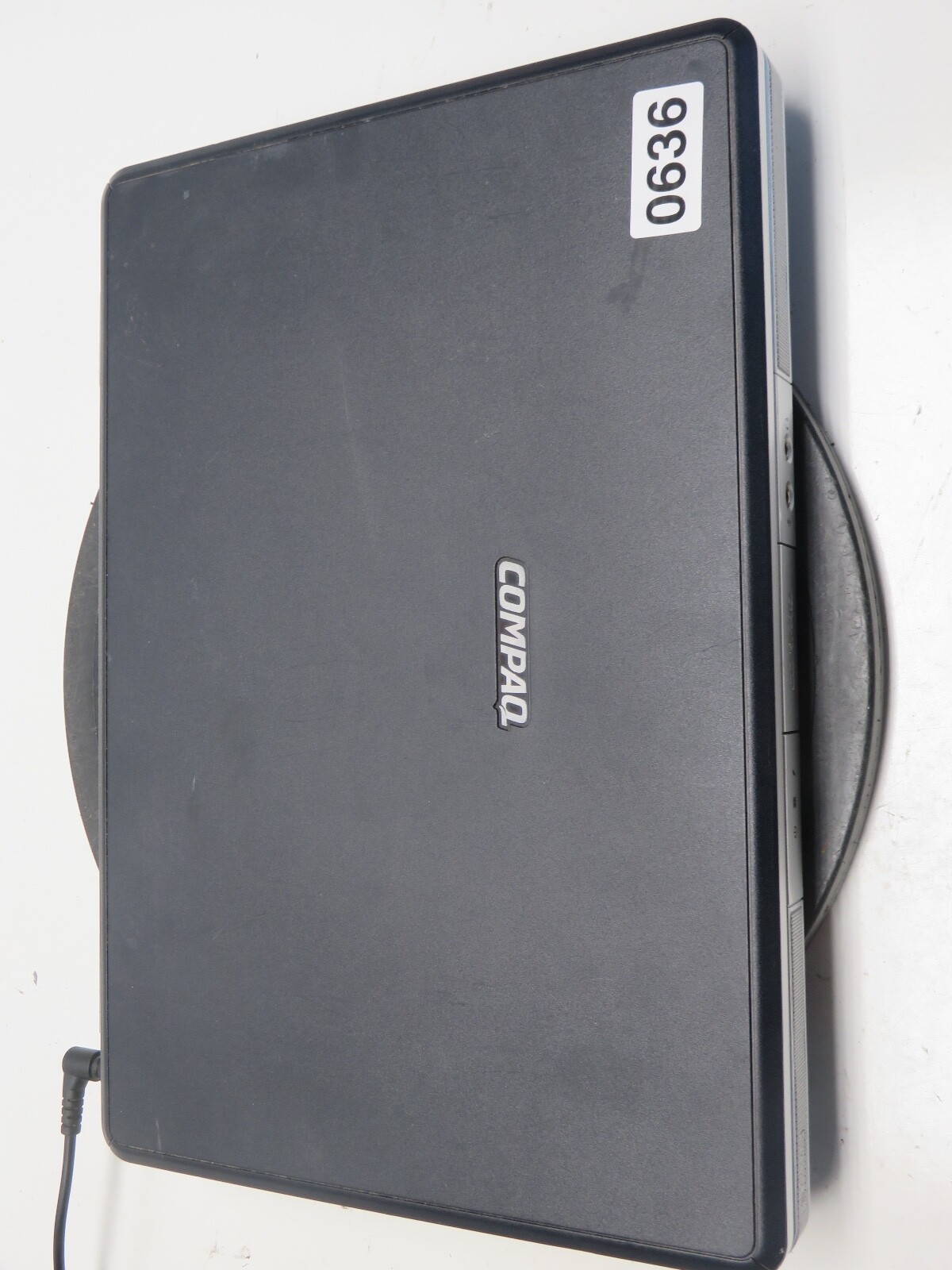 Compaq Presario V2000 AMD Sempron Mobile 2 GHz 5 GB NO HDD No Batt
