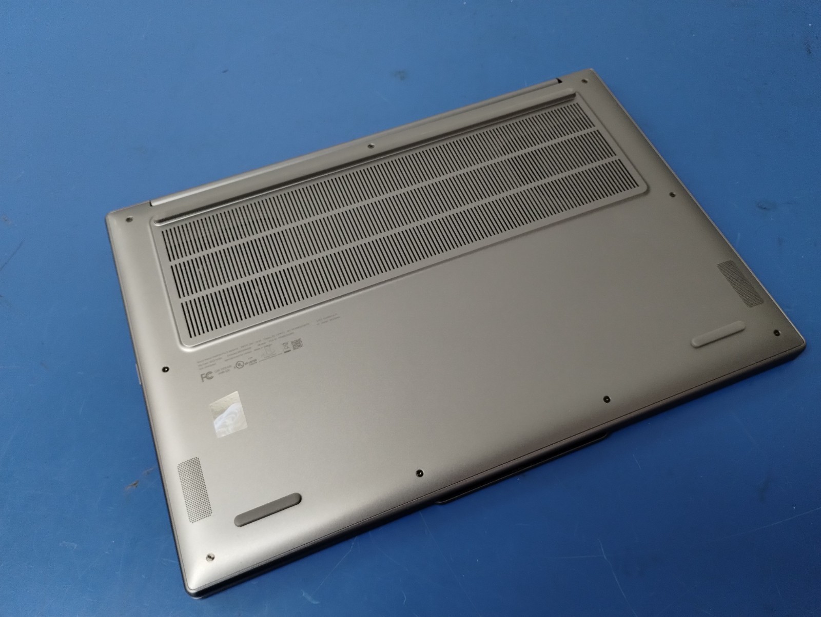 Lenovo IdeaPad Pro 5 16IAH10, Intel Core Ultra 9 285H, 32 GB RAM, 1 TB NVMe SSD