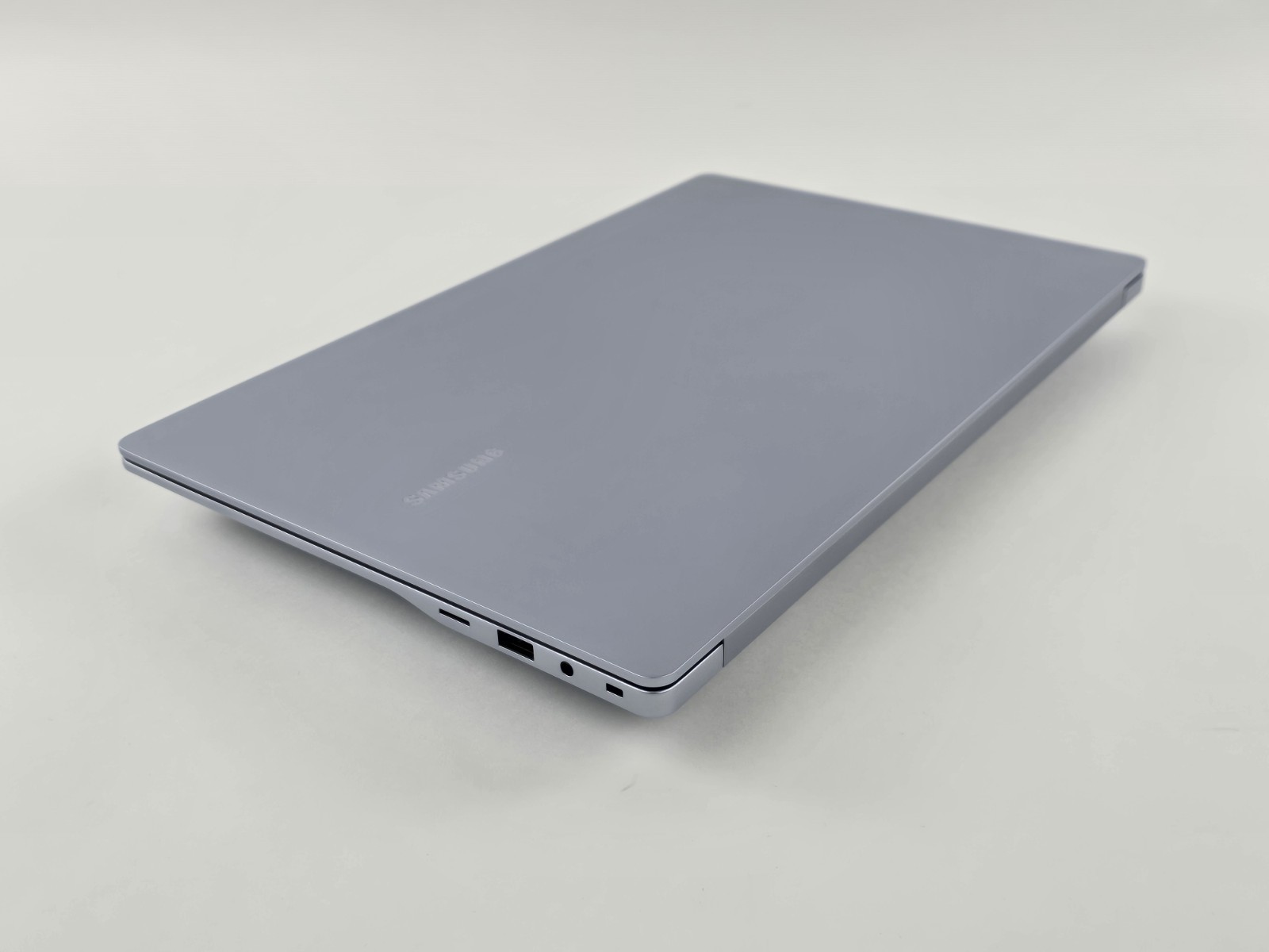 Samsung Galaxy Book4 Edge 15.6″ FHD Laptop Snapdragon X Plus 16GB RAM 512GB SSD