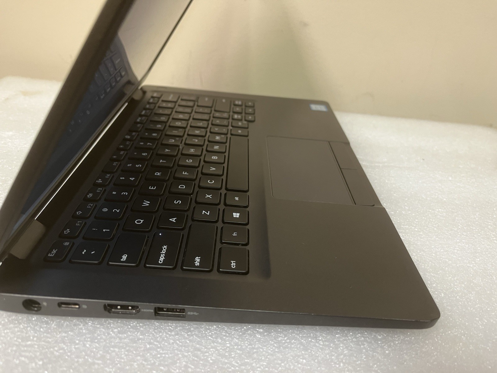 Dell Latitude 5300 13.3″ FHD Touch Intel i7-8665U 1x 8GB RAM 512GB SSD Win 11