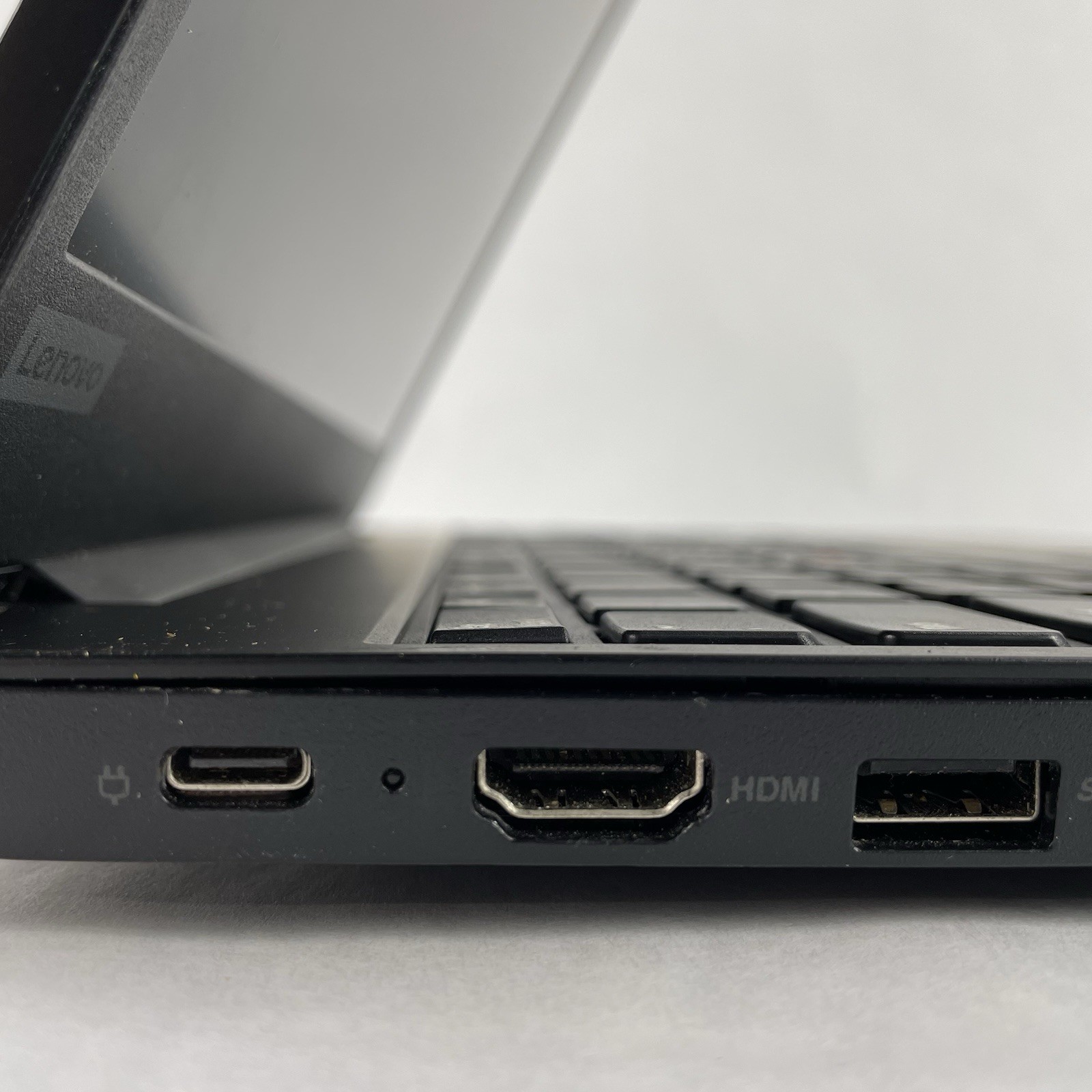 Lenovo ThinkPad E580 15.6″ i5-7200U 2.50 GHz 8 GB RAM No SSD No OS No AC