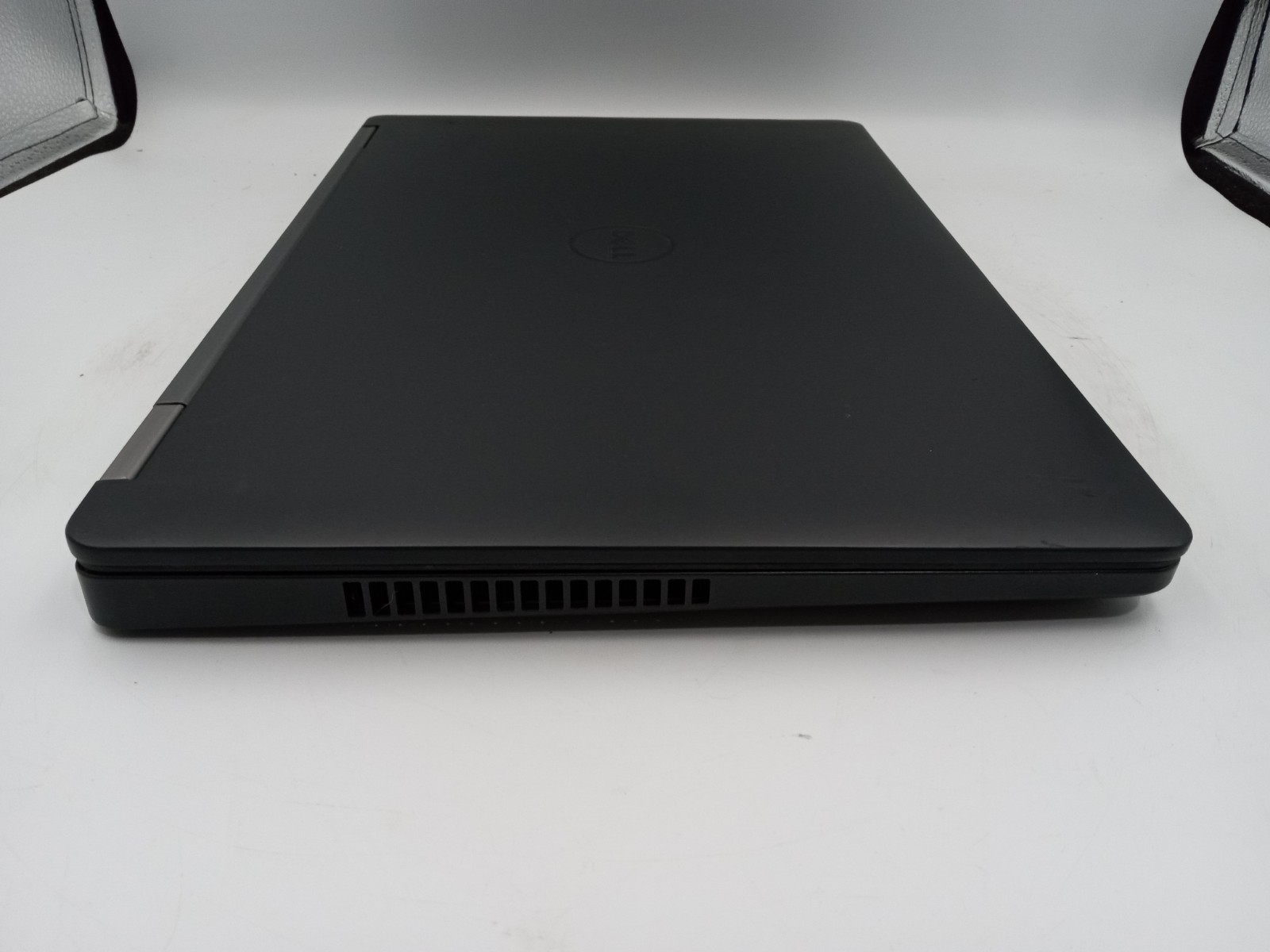 Dell Latitude E5570 15.6″ Intel Core i5-6200U 4GB RAM 256GB SSD Windows 11 -RR