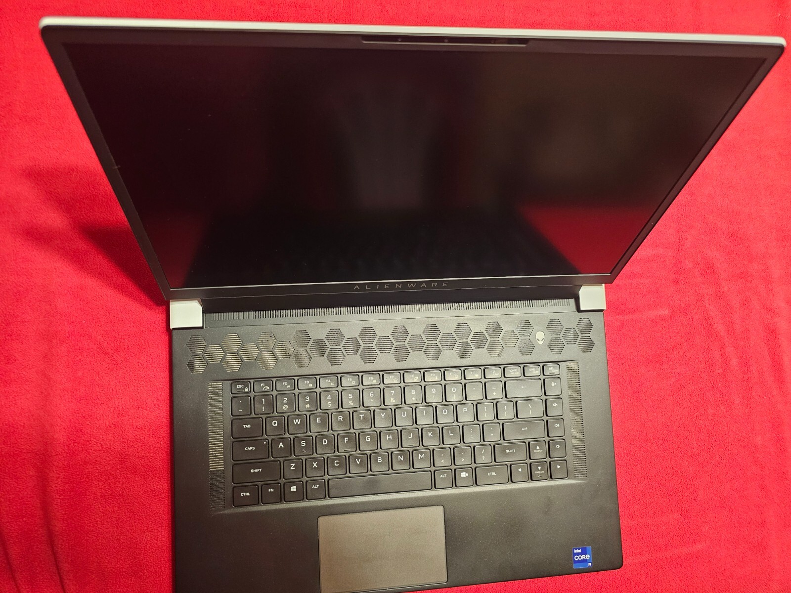 Alienware x17 R1 i9-11980HK 64GB RAM 4TB m2 17.3″ UHD 4K 120Hz RTX 3080