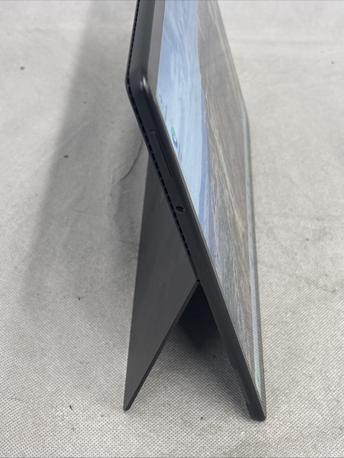 Microsoft Surface Pro 8 13″ (256GB, Intel i7 11th Gen., 16GB) Graphite