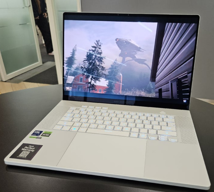 ASUS ROG Zephyrus G16 16″ GU605CP-QR025W / Win11 RTX5070 32GB/2TB Ultra 9 285H