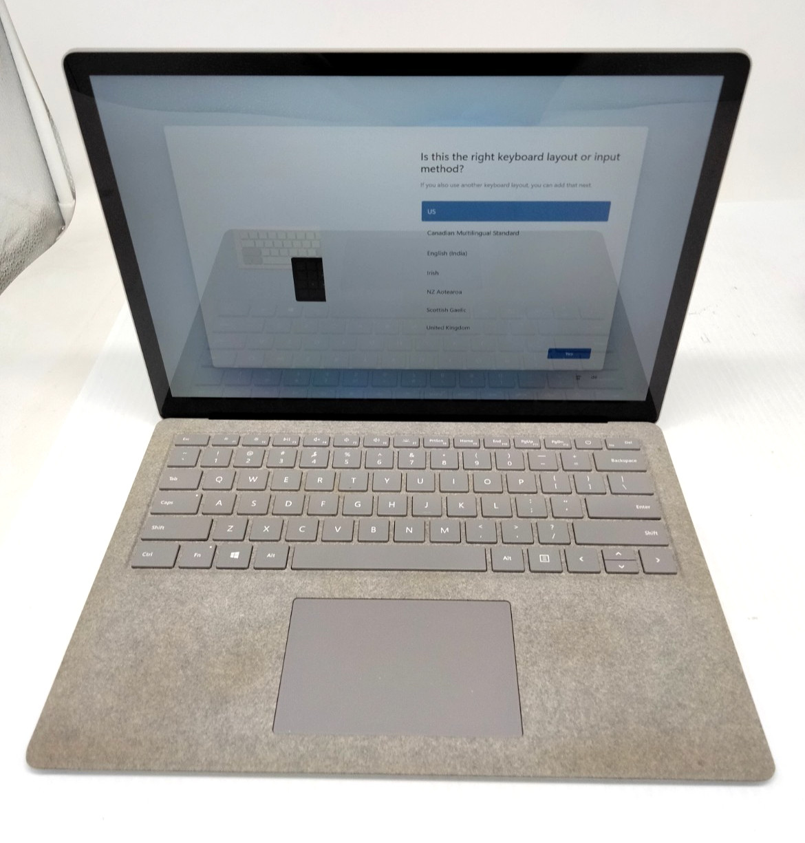Microsoft Surface 1769 13.5” Touch i7-7660U 8GB RAM 256gb SSD Win 11 laptop