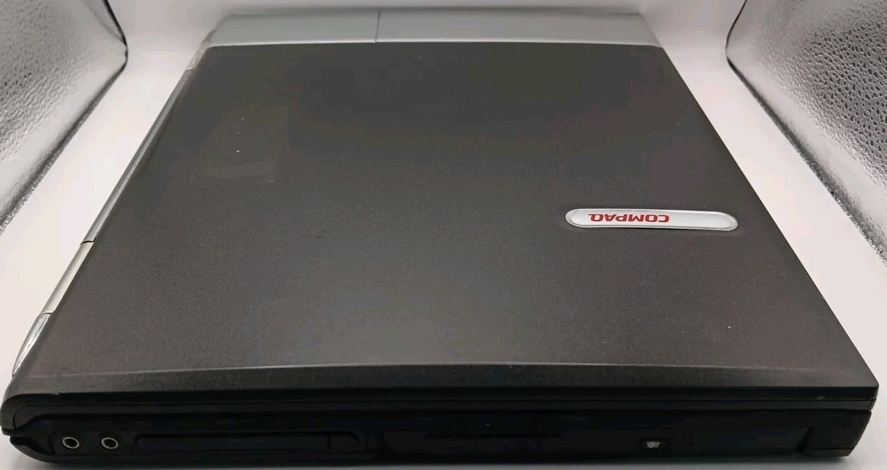 14″ Compaq Evo N800c Intel Pentium 4 2.0GHz/1GB RAM/DVD/No HDD/Cord