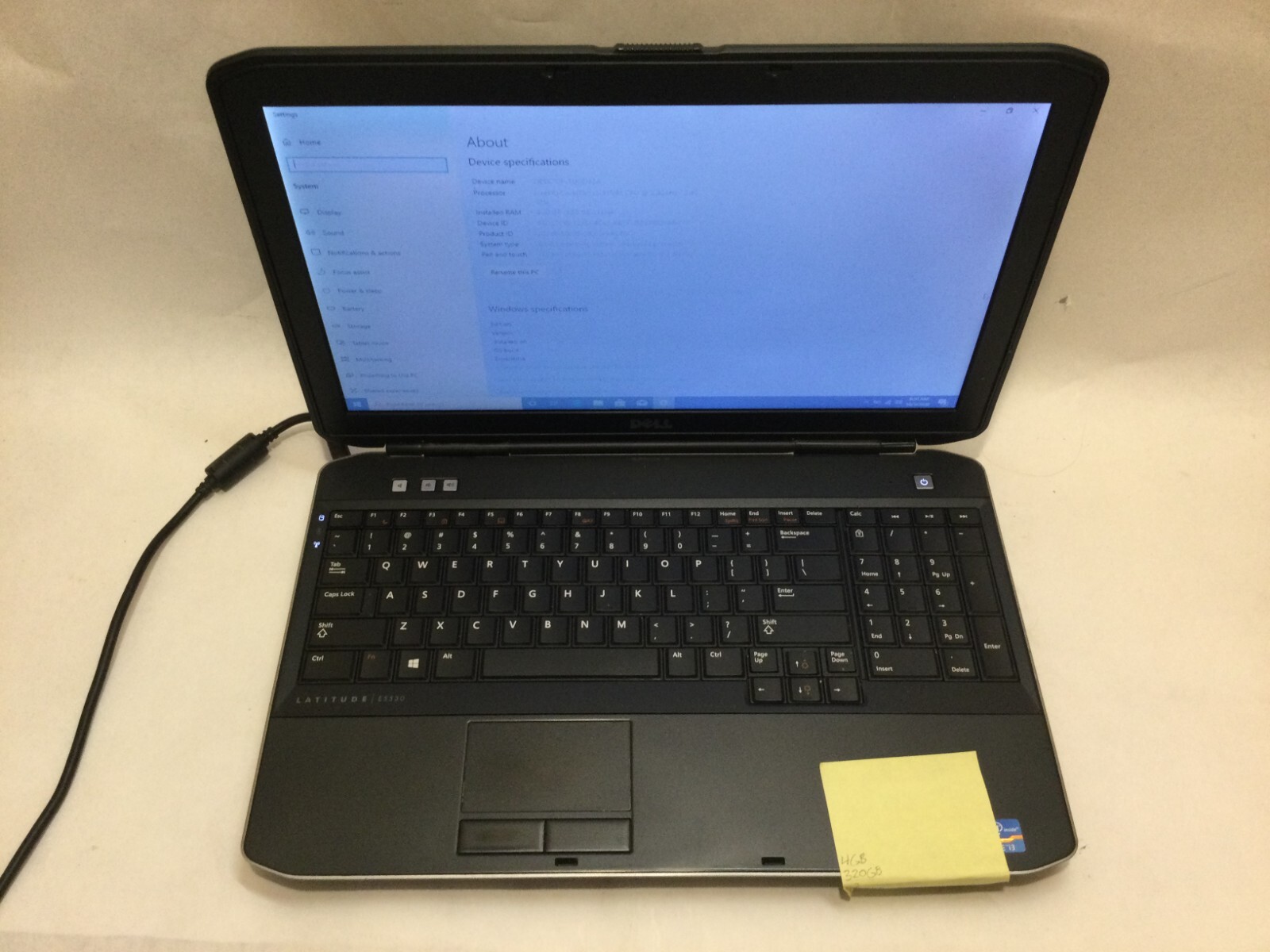 Dell Latitude E5530 / Intel Core i3-3110M / Windows 10 Pro / C-GRADE W/ ADAPTER!