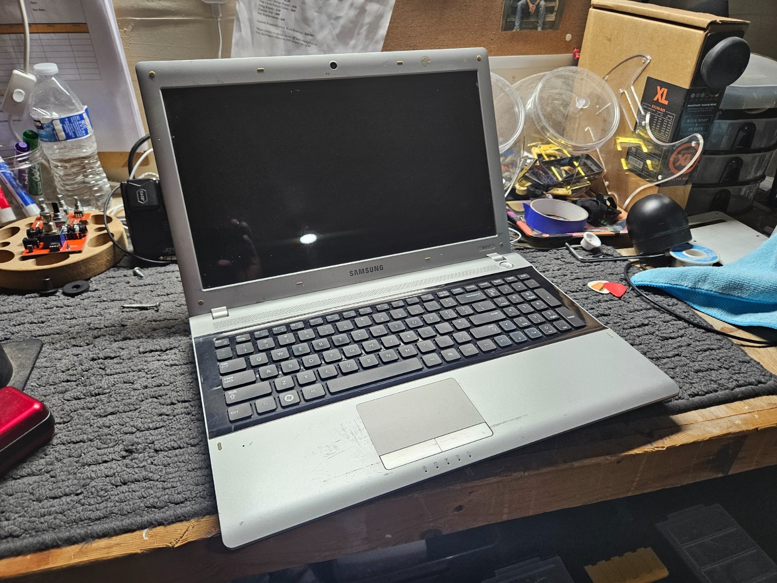 Samsung RV RV511 39.6 cm (15.6″) Intel Core i3 8 GB DDR3-SDRAM 500 GB HDD