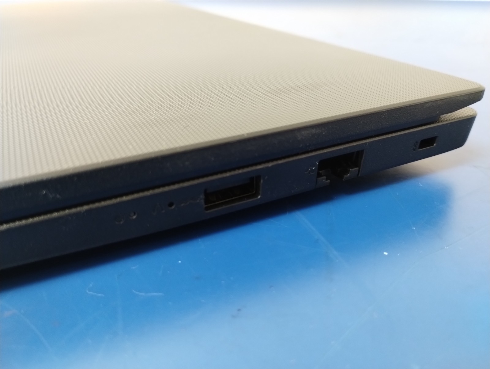 Lenovo V15 G5 IRL, Intel Core 7 240H, 2.50 GHz, 16 GB RAM, 1 TB NVMe SSD