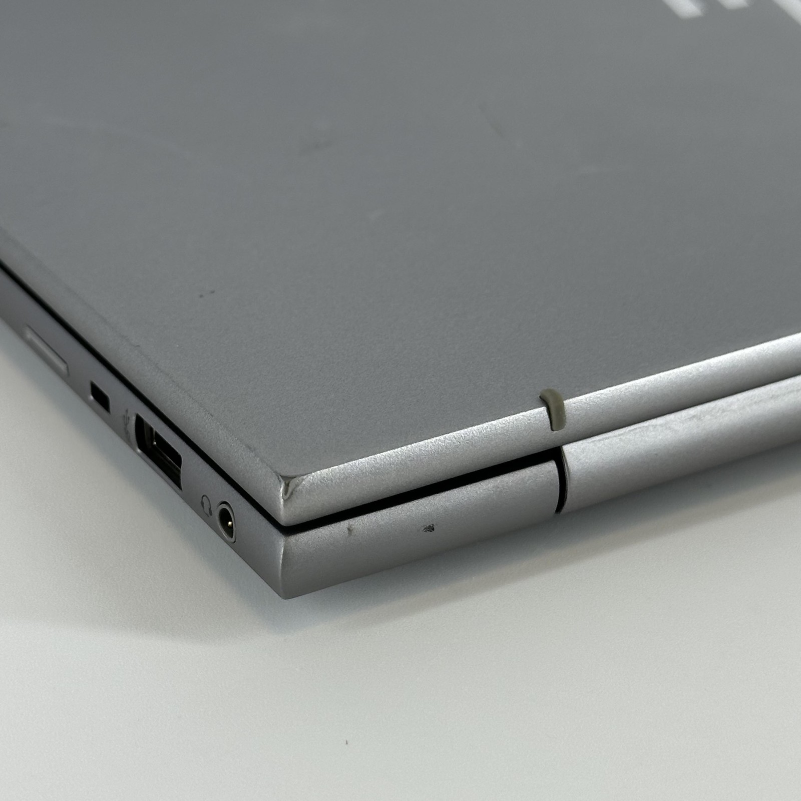 HP ZBook Firefly 14 G10 FHD+ 1.9 GHz i7-1370P 16GB 512GB SSD Good – BEZEL SPLIT