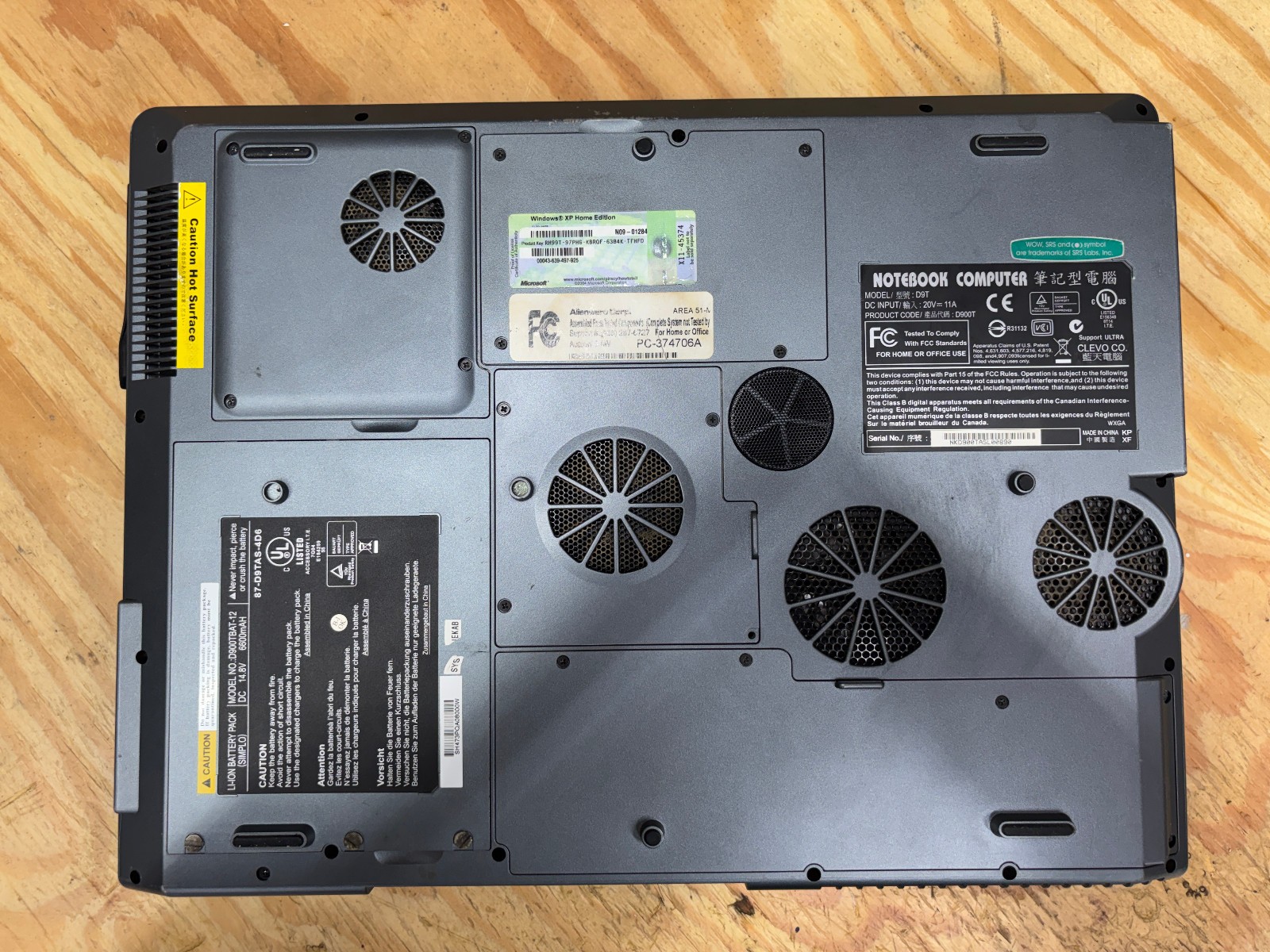 Alienware Area-51 m7700 Clevo D900T 17″ P4 3.4GHz Powers On No Display AS-IS