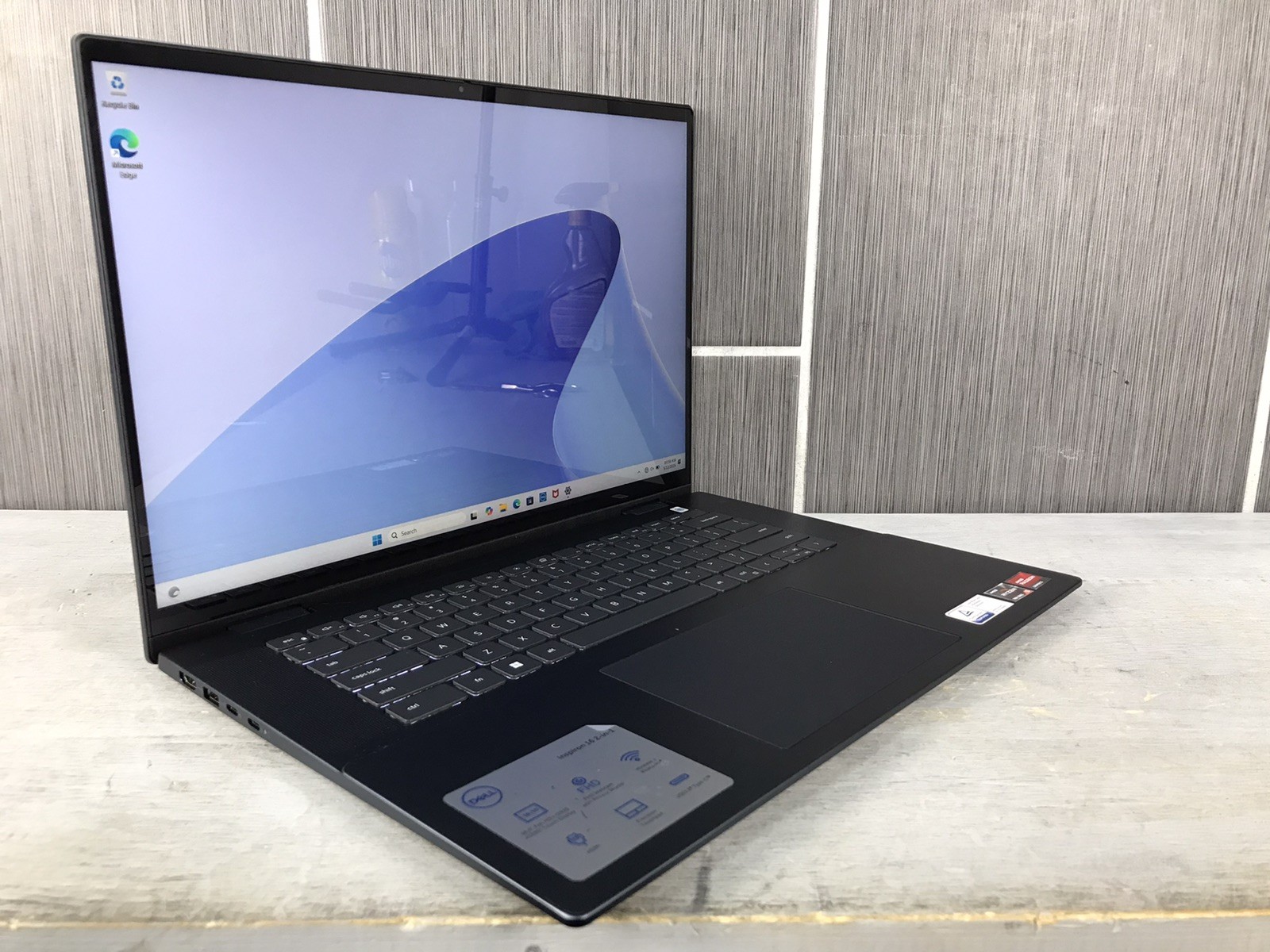 Dell Inspiron 16″ 2-in-1 (P128F) Laptop AMD Ryzen 5 7530U 16GB RAM 512GB SSD