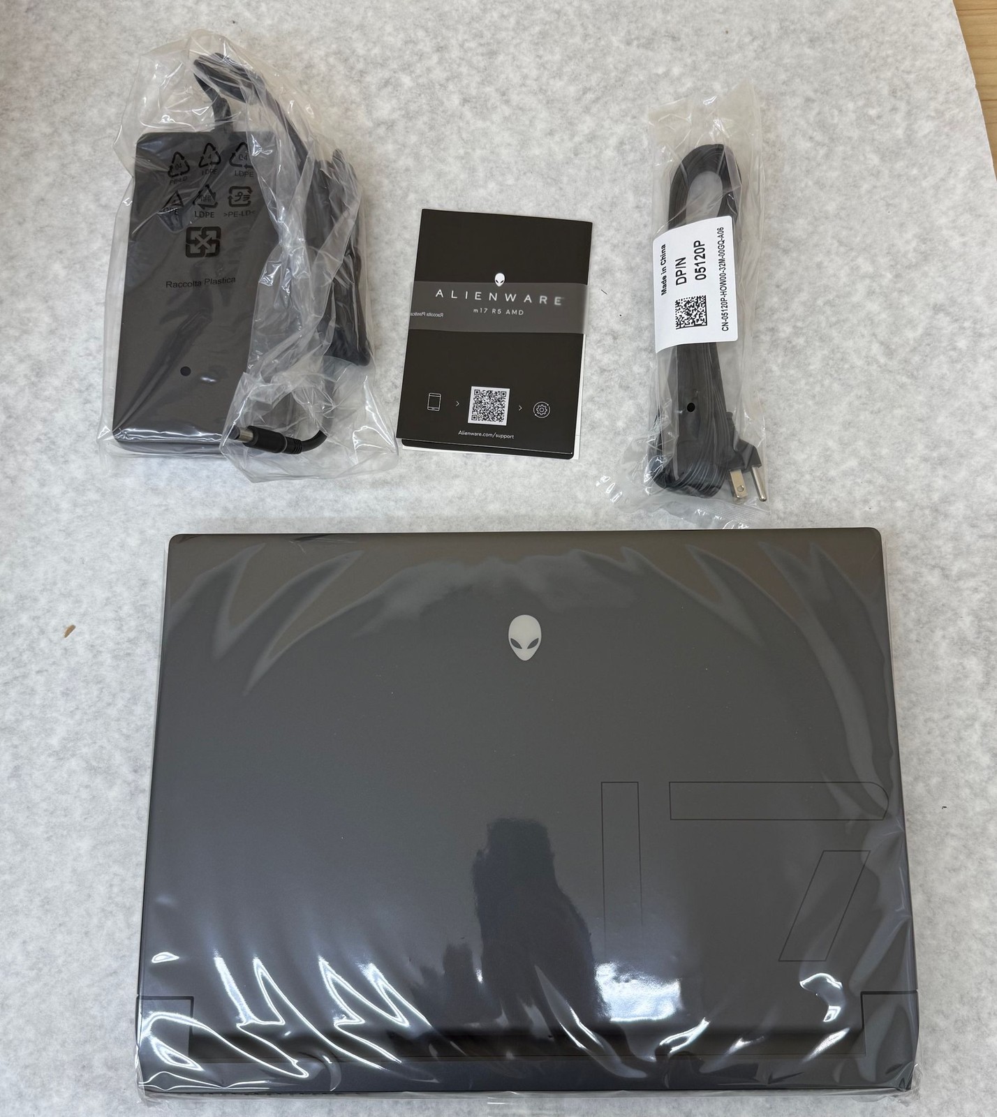 Alienware M17 R5 P50E002 17″ Ryzen 9 6900HX 32GB RAM 1TB SSD GeForce RTX 3070Ti