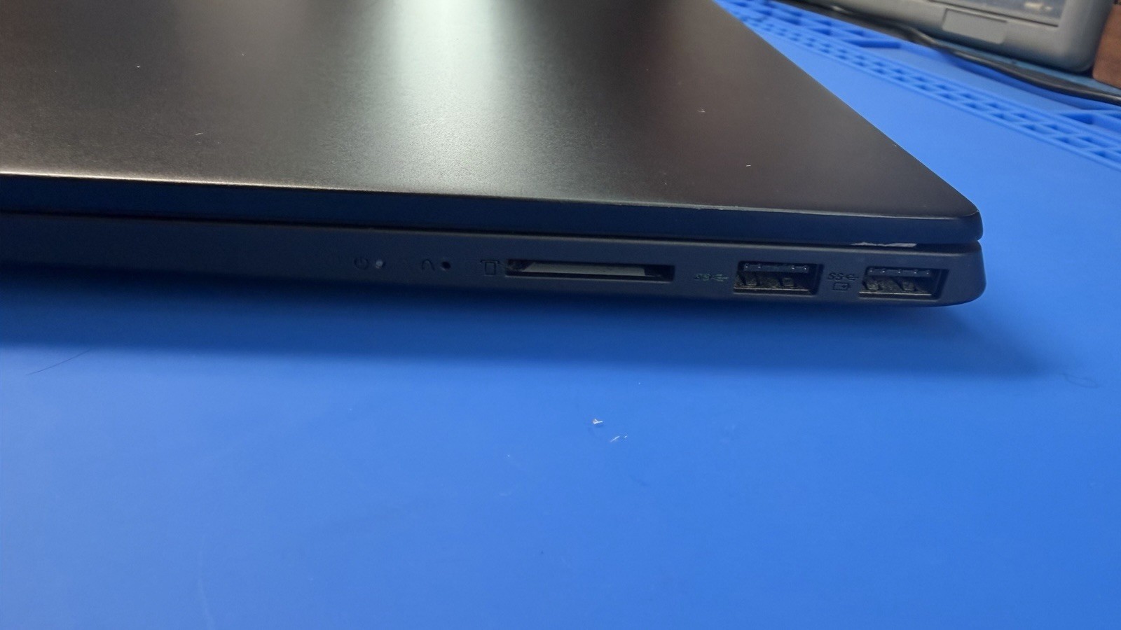 Lenovo 15.6” Laptop i3-1005G1 12GB RAM 512GB SSD Win 11 Pro Bad Battery