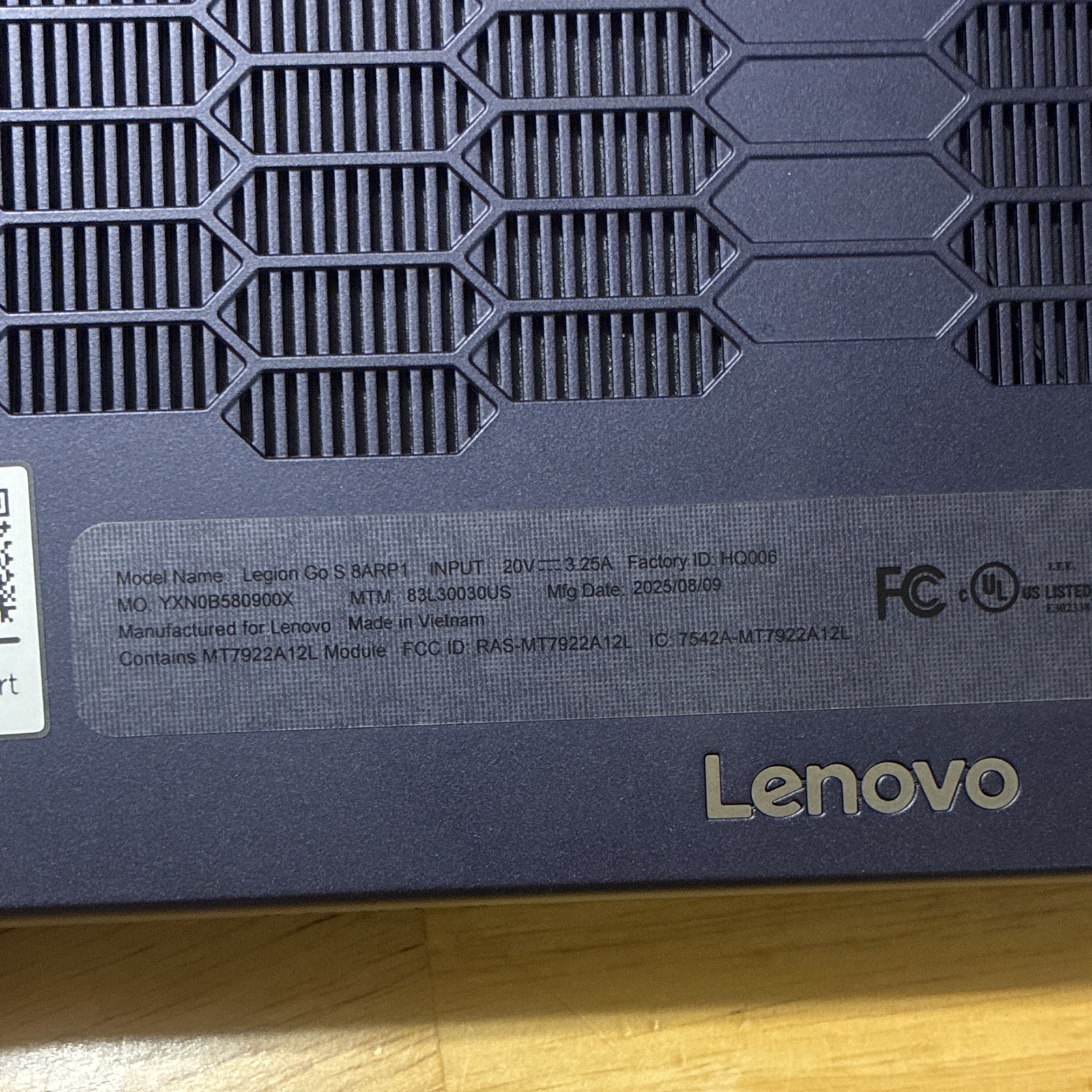 Lenovo Legion Go S 8in Ryzen Z2 Go 16GB 512SSD w/Charger