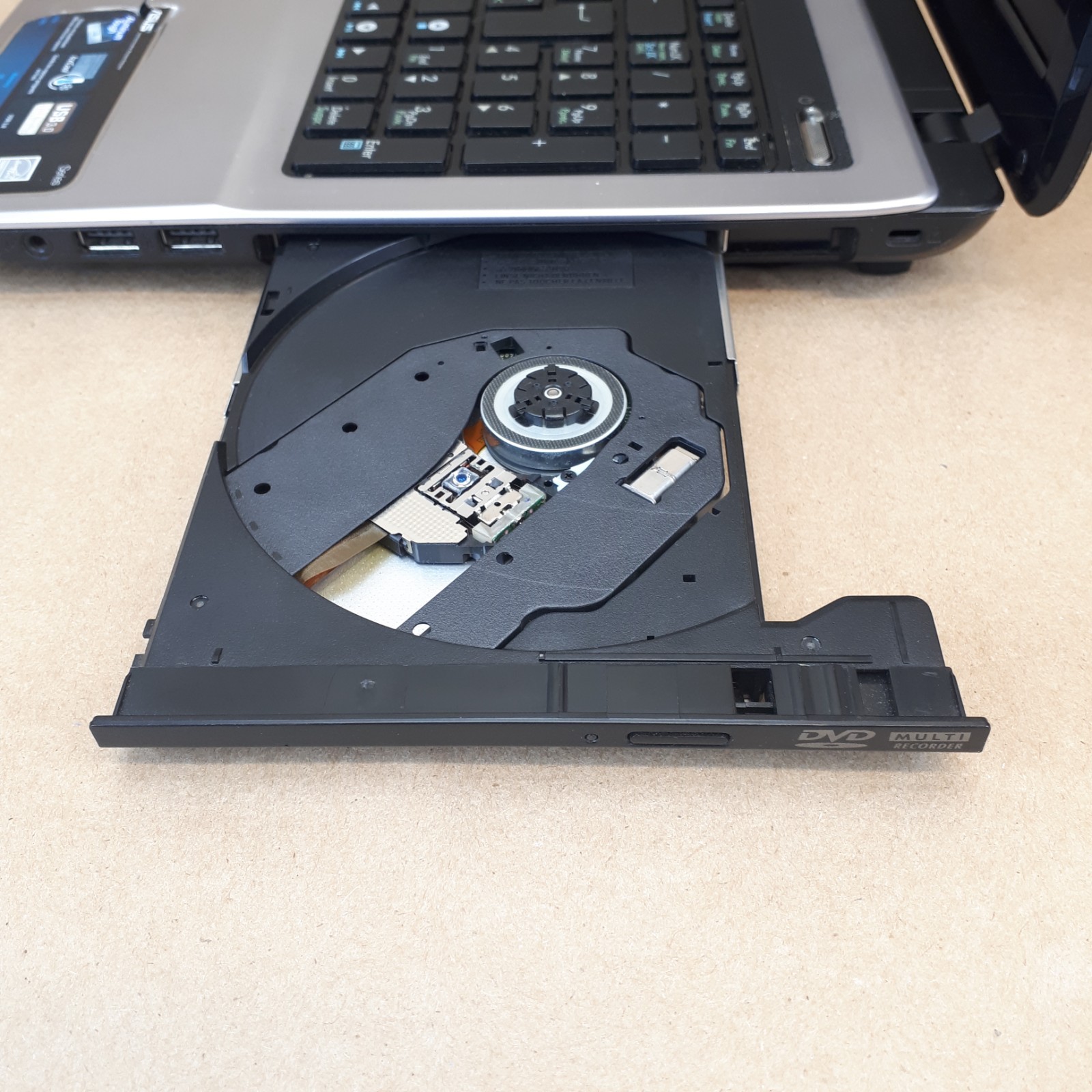 Asus X53E 15.6″ Laptop i7-2670QM 6GB RAM 750GB HDD DVD Linux Mint Cinnamon H4081