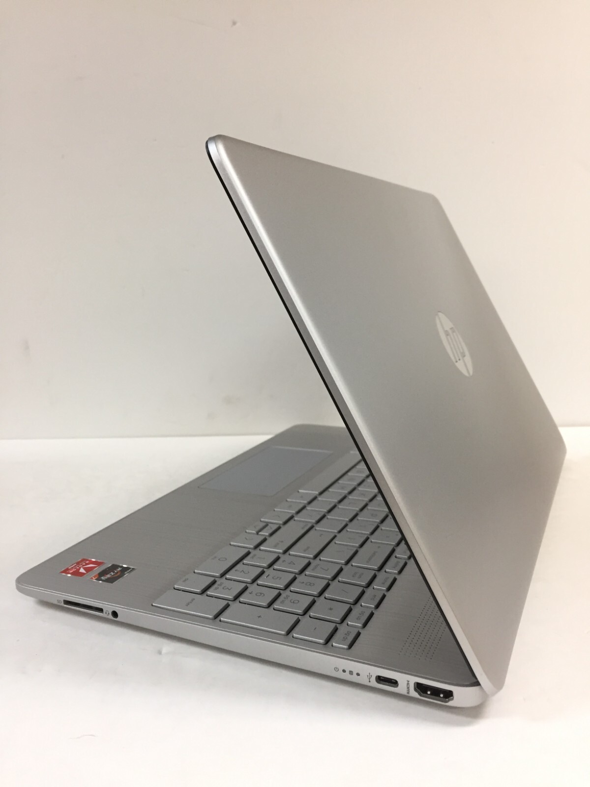 HP 15-ef0875ms 15.6″ Touchscreen Laptop/AMD Ryzen 7-3700U/12GB RAM/256GB SSD/W10