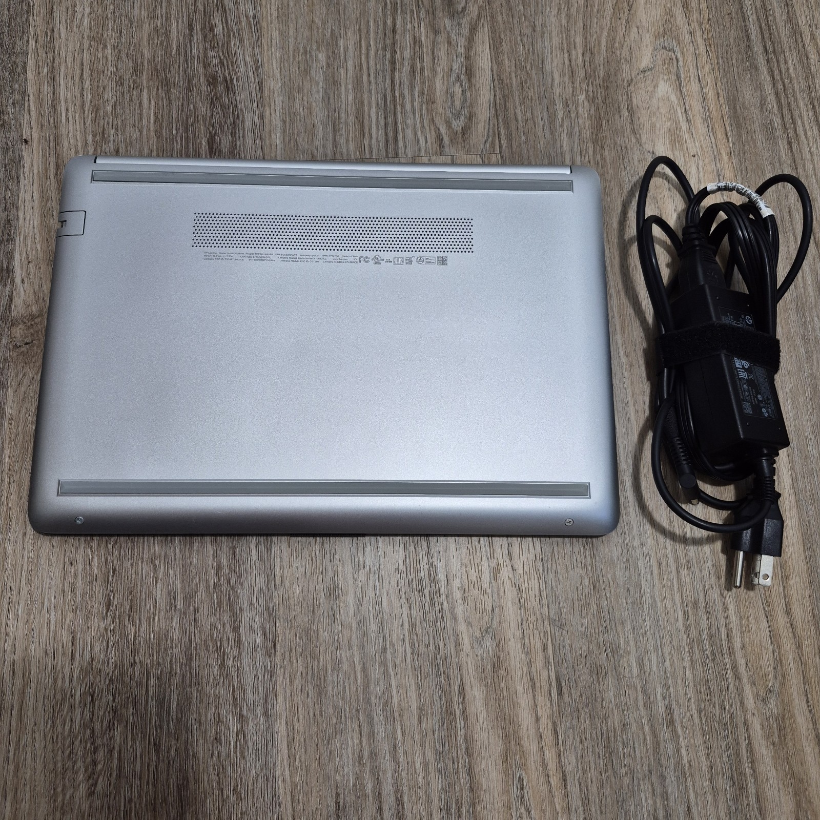 HP 14-dk0028wm 7MP80UA 14″ Laptop/AMD R3-3200U/4GB Ram/128GB SSD/Win 10, Silver