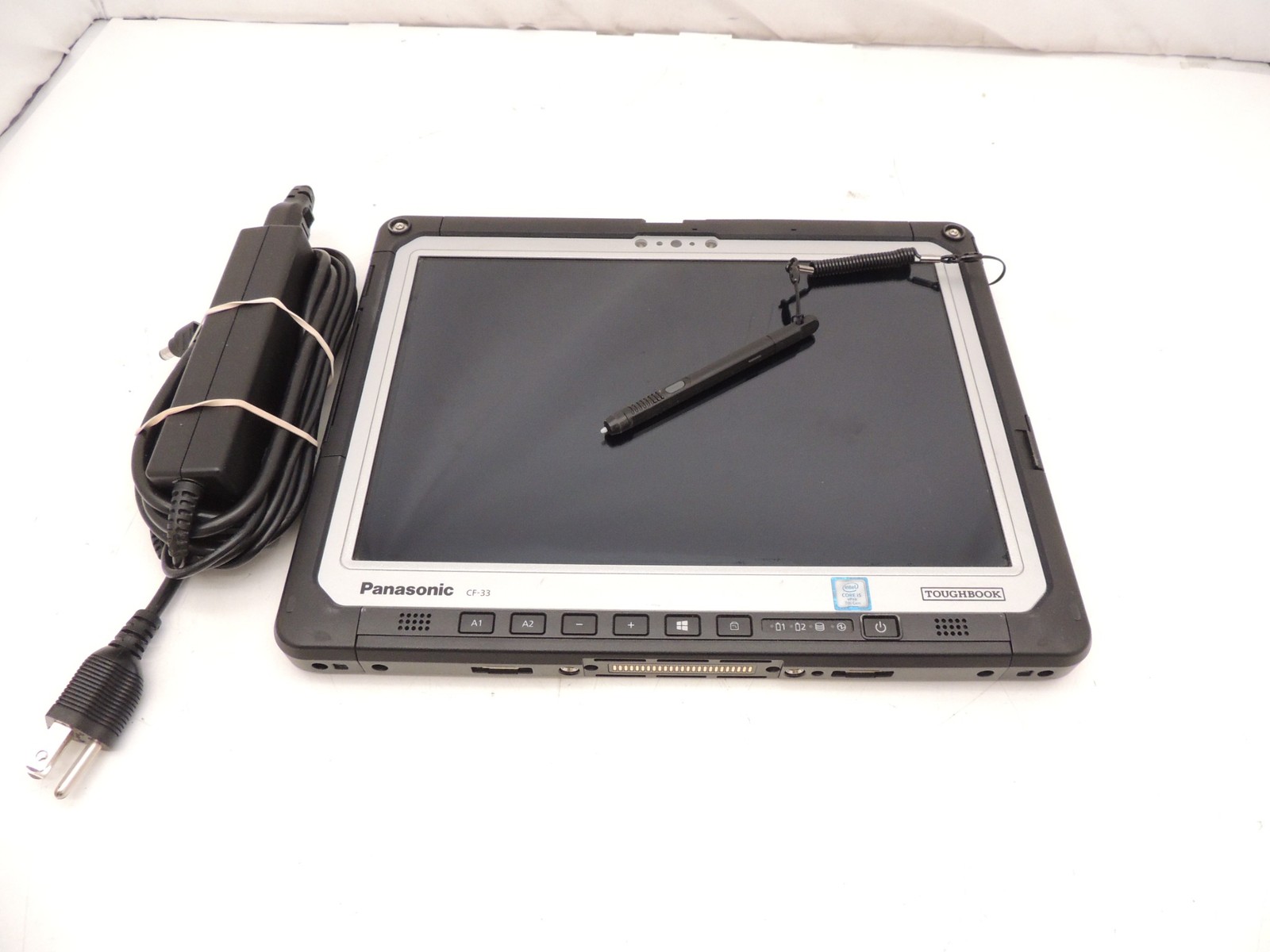 Panasonic Toughbook CF-33 Mk1 12″ i5 7300U 16GB 512GB LTE Windows 10 25980 Hrs