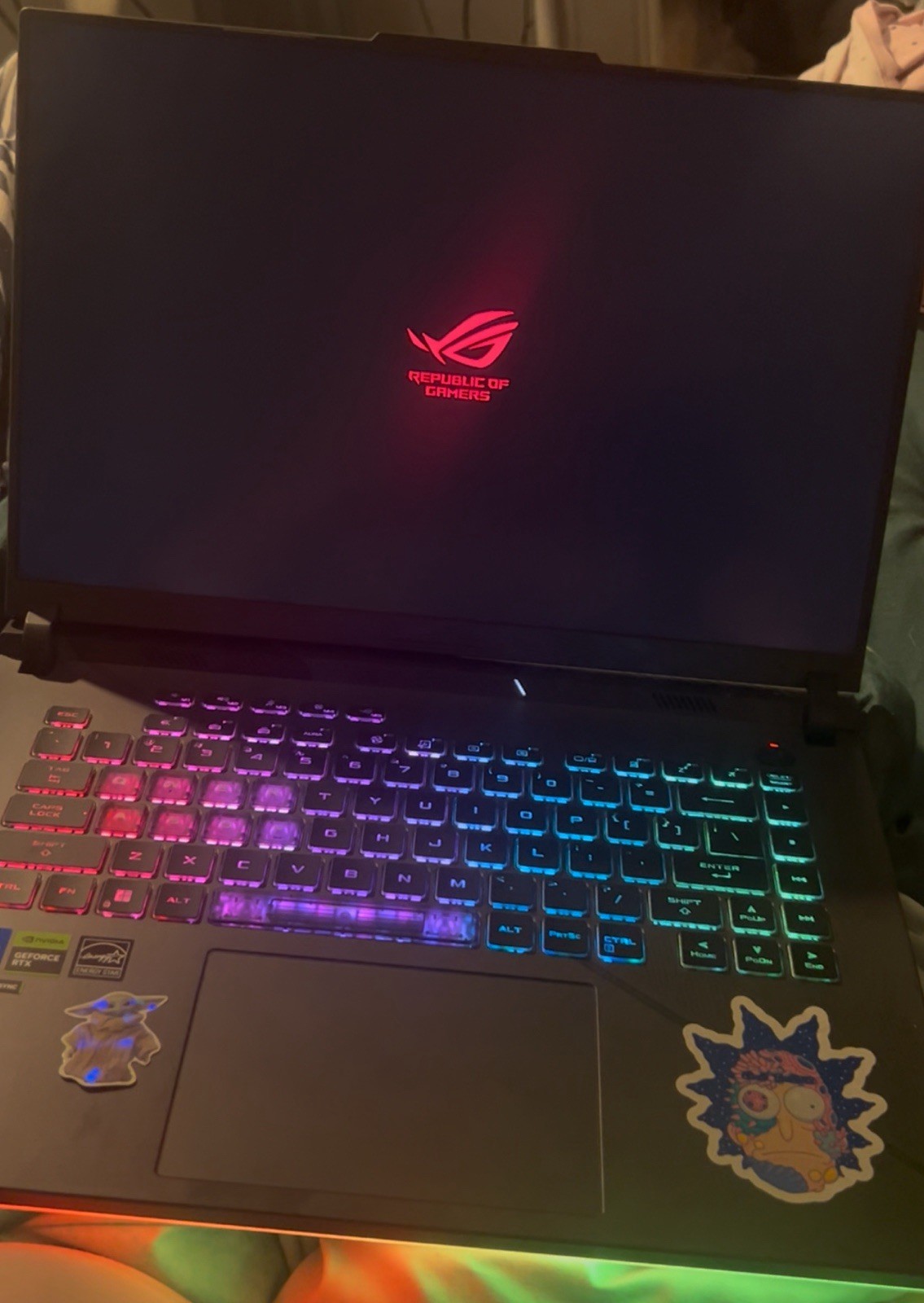 2024 ASUS ROG Strix G16 with cooling station and mouse