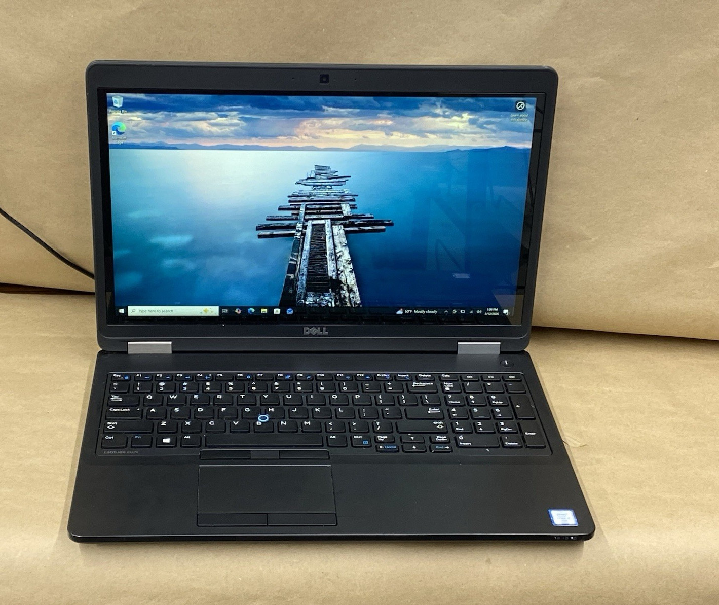 Dell Latitude E5570 – 16″ FHD Touch- i7-6600U – 4GB – 128GB – Win 10 – READ