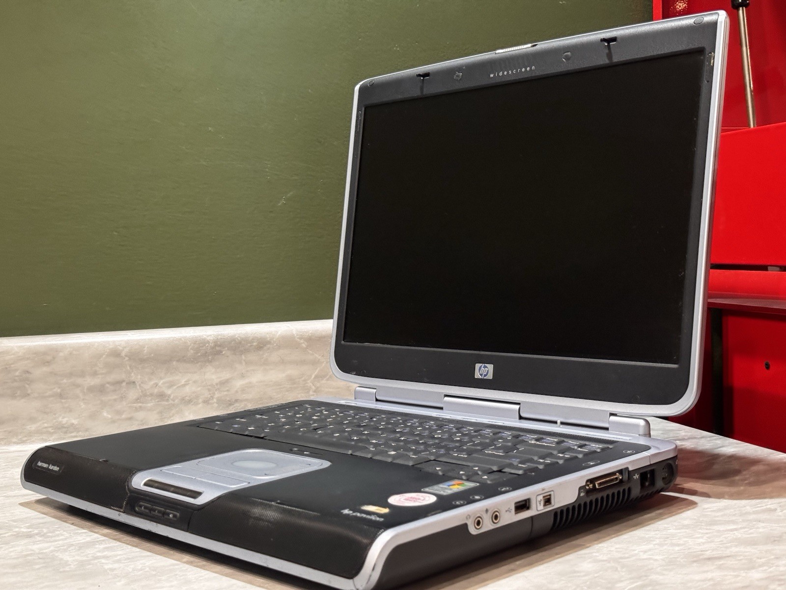 HP Pavilion zv5000 Laptop Pentium 4 3GHz 512mb RAM 60gb HDD Windows XP