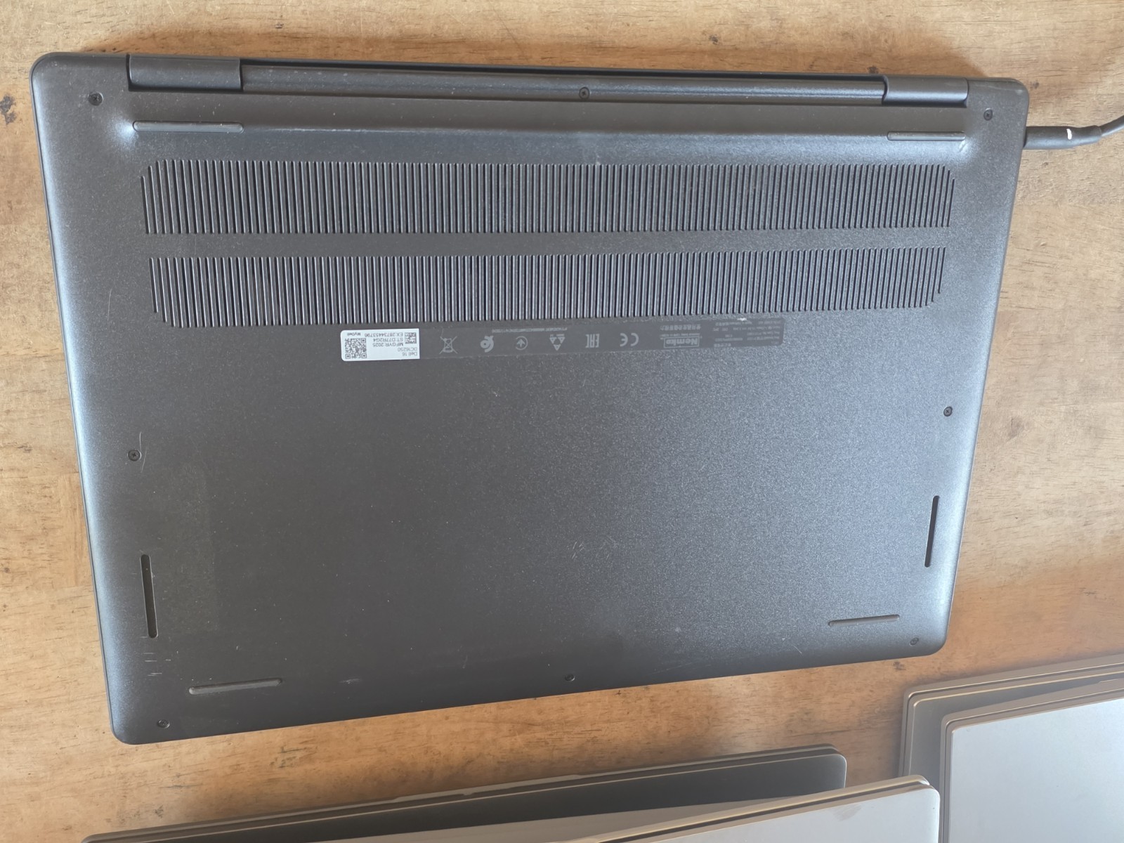 Dell Dc16250 16″ Touch Intel® Core™ 7-150U, 10 cores 1 TB SSD 16 GB DDR5 Good