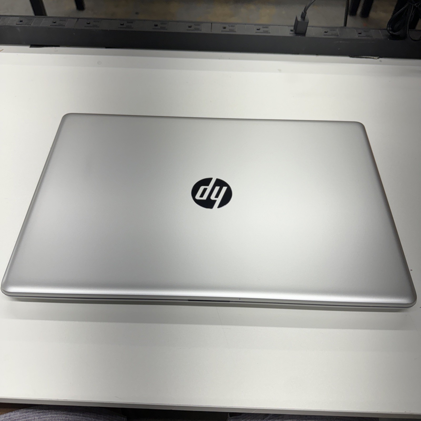 HP 17inch By4063cl