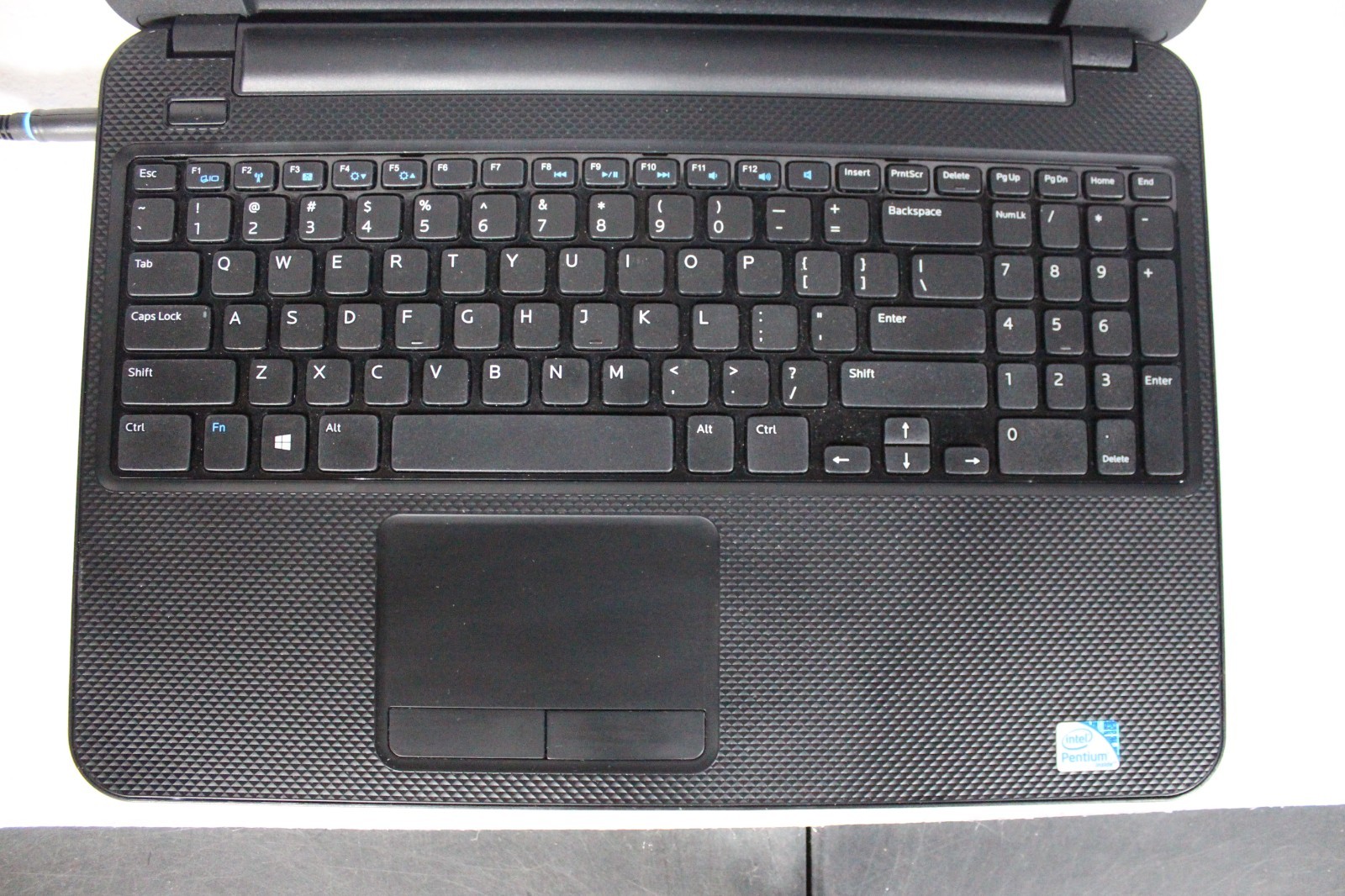 Dell Inspiron 3521 (1.80GHz/2GB/320GB) WEBCAM, 15.6″ WXGA Windows 7 PRO 64-Bit