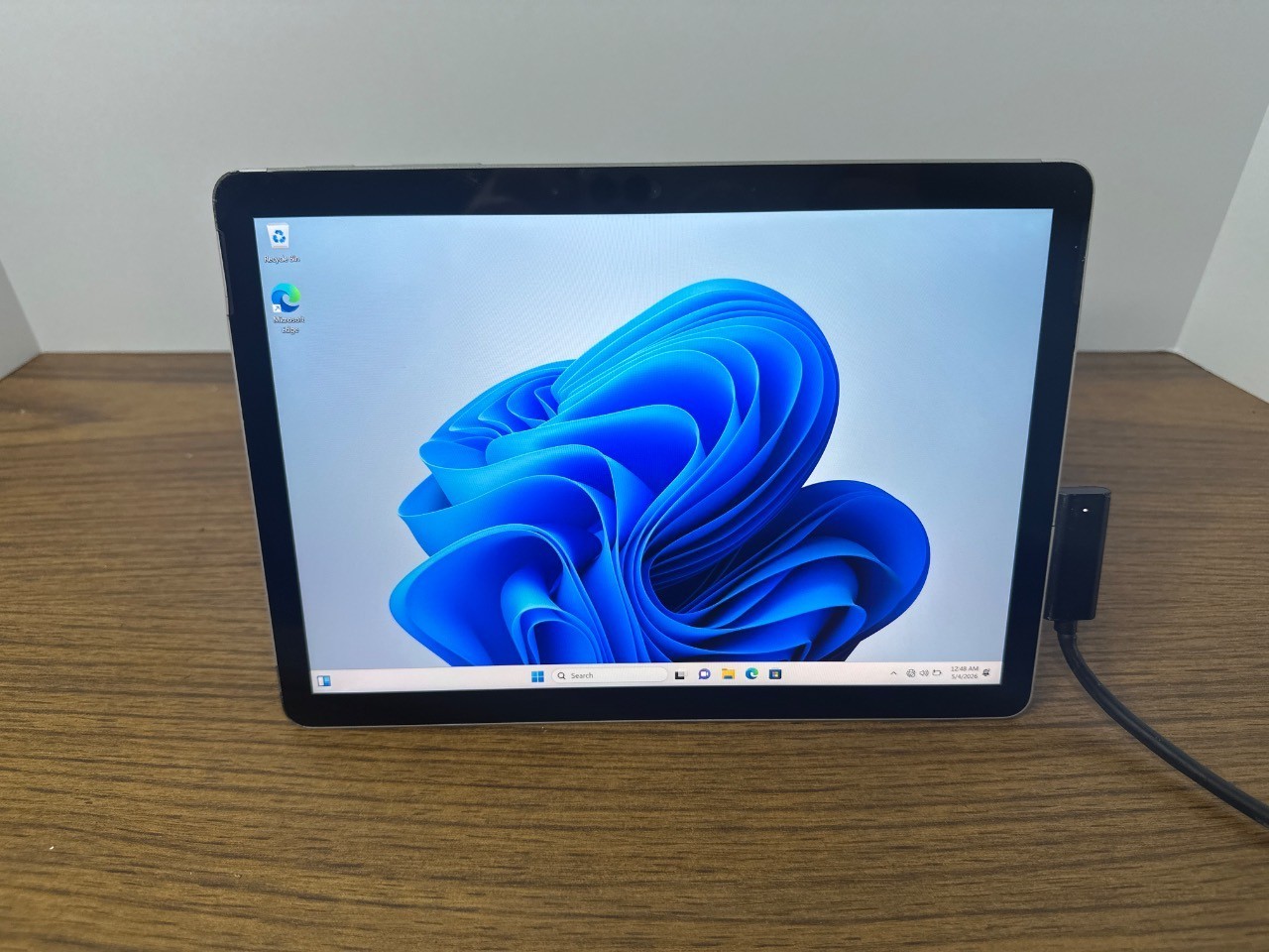 Microsoft Surface Go 2 | 10.5’| Pentium 4425Y | 8GB | 128GB SSD | *BAD BATT*
