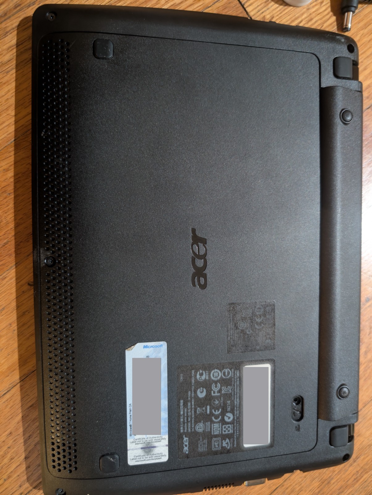 Acer Aspire One 722 Netbook Laptop AMD C60 2GB 320GB HHD Windows 7 original box