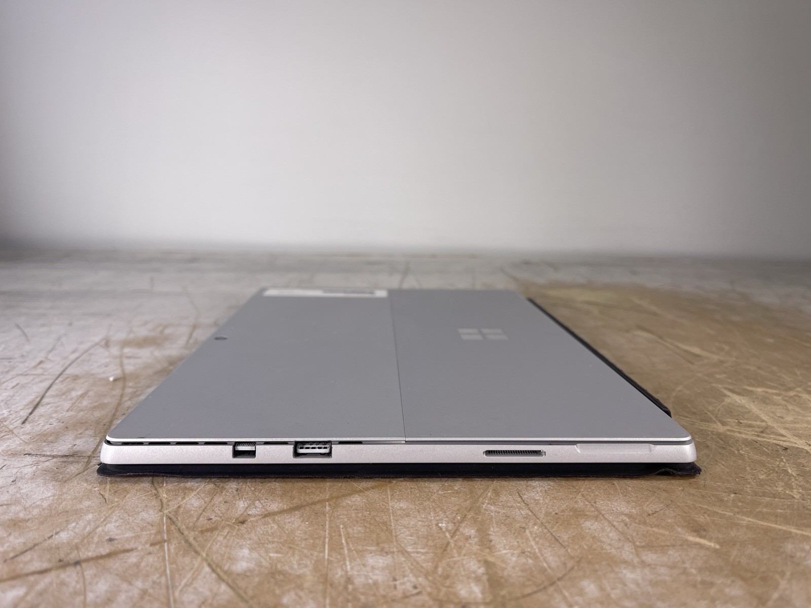MICROSOFT SURFACE LAPTOP 1769 i5-7300U @ 2.60GHz, 4GB RAM, 120GB SSD, WIN 10 PRO