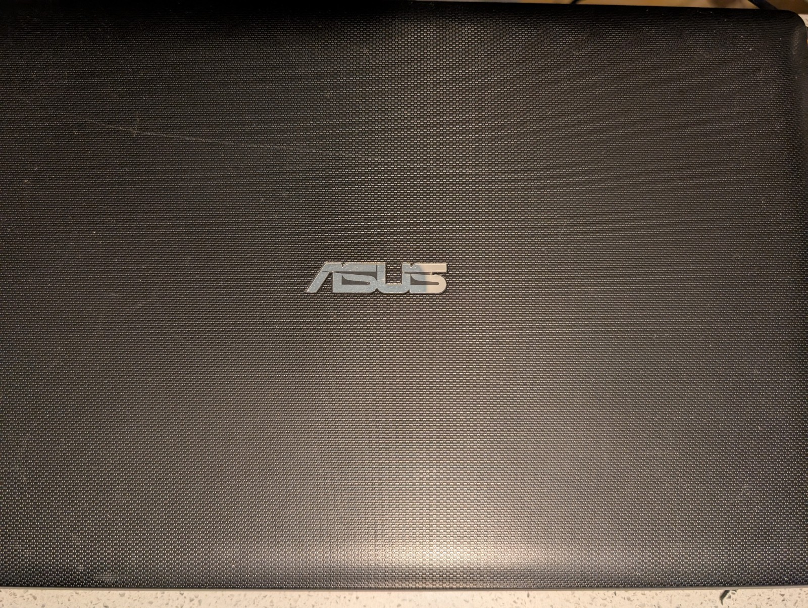 ASUS X200M Touch Screen 4GB RAM, Celeron 1.86GHz CPU With Power Adapter.