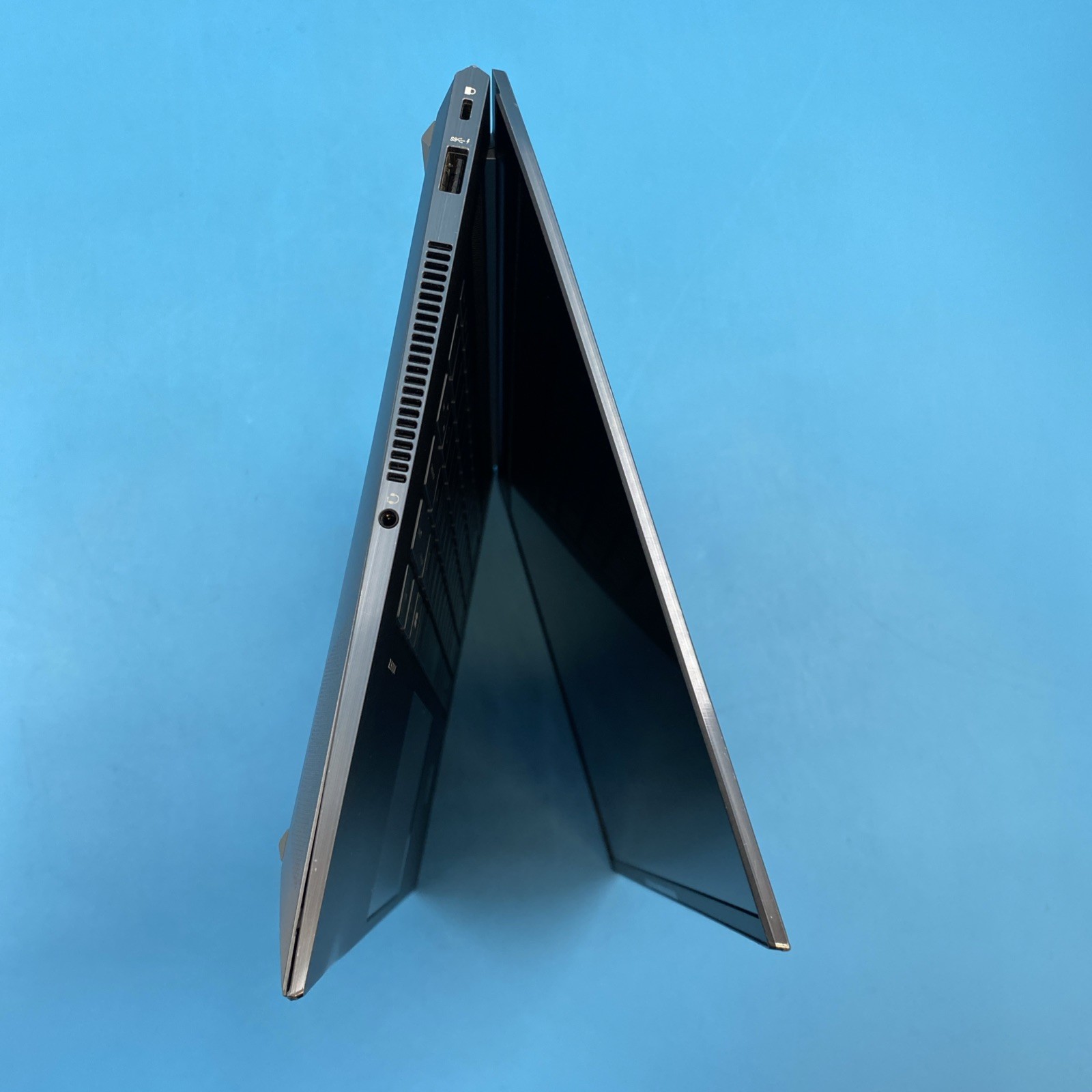 HP ZBook Studio G8 | i7-11850H | 32GB RAM | NO DRIVE | NO OS | 65% BATT