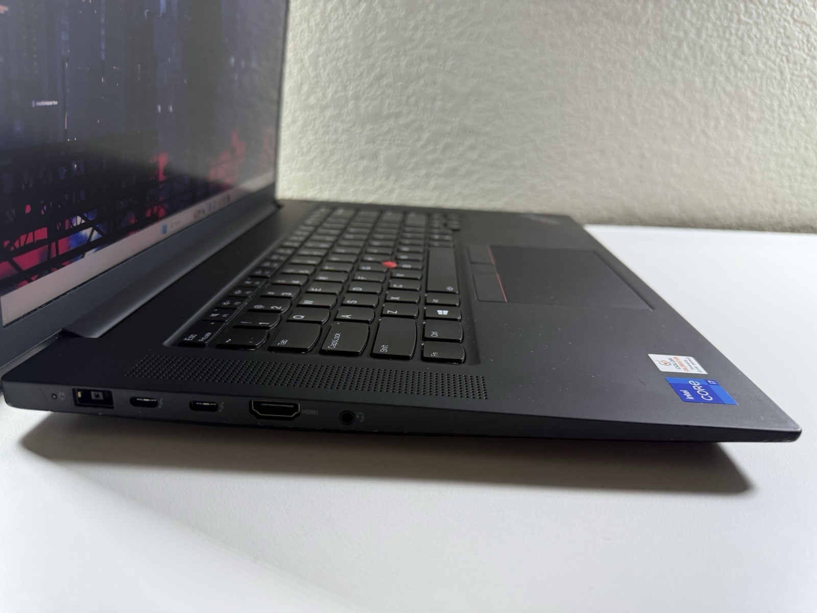 LENOVO THINKPAD P1 Gen 4 2560×1600 I7-11850H 512GB 32GB RAM NVIDIA T1200 WIN 11