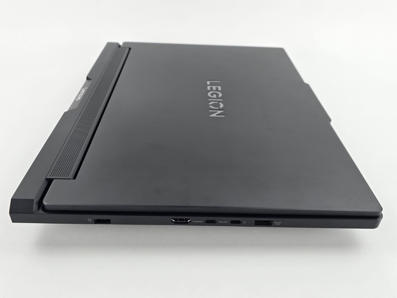 Lenovo Legion Pro 7i 16IAX10H 16″ 2.5K OLED Ultra 9 275HX 32GB 1TB RTX 5080 Good