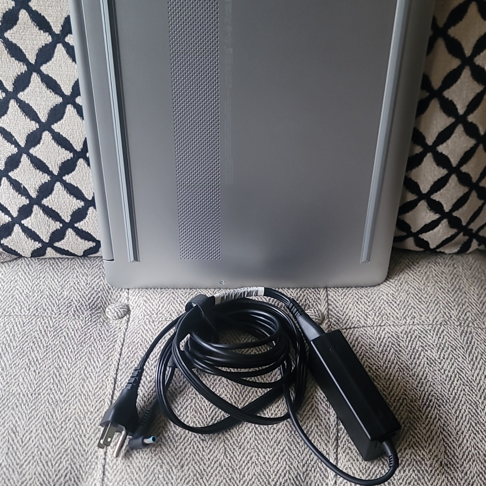 HP 15-dy2702dx 15.6in Laptop Intel Core i3 3.00GHz 8GB 256GB SSD FHD w/Charger
