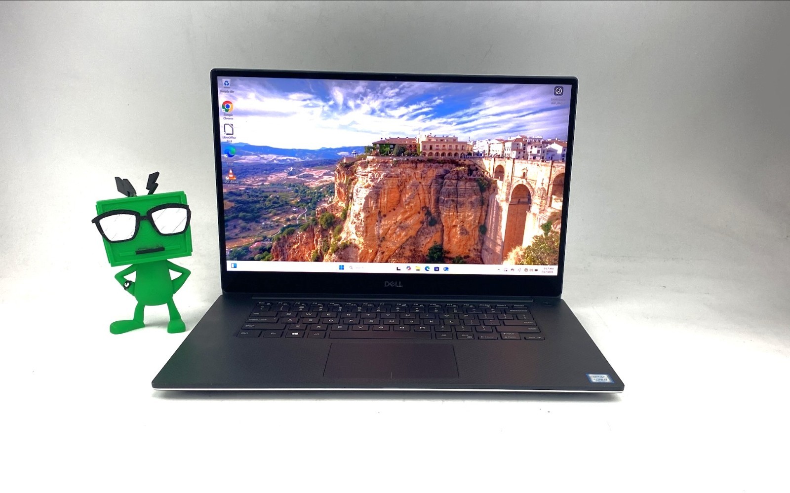 Dell Precision 5540 Core i7 9th Gen 2.60GHz 9850H 32GB 500GB Win 11 Pro Grade-B.