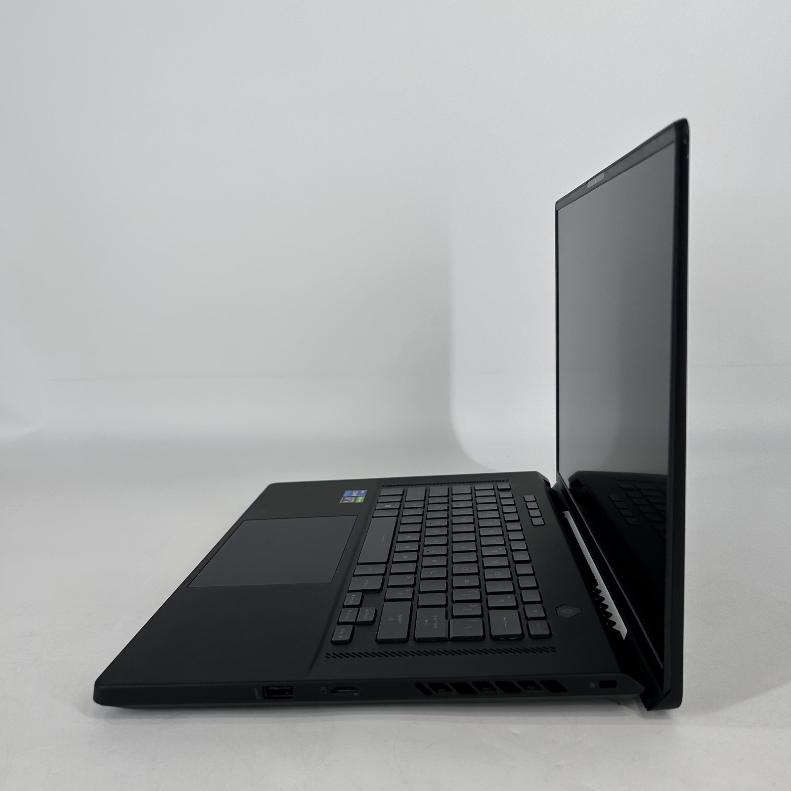 Asus ROG Zephyrus M16 GU603 165Hz FHD+ 2.3 GHz i7-12700H 16GB 512GB SSD RTX 3060