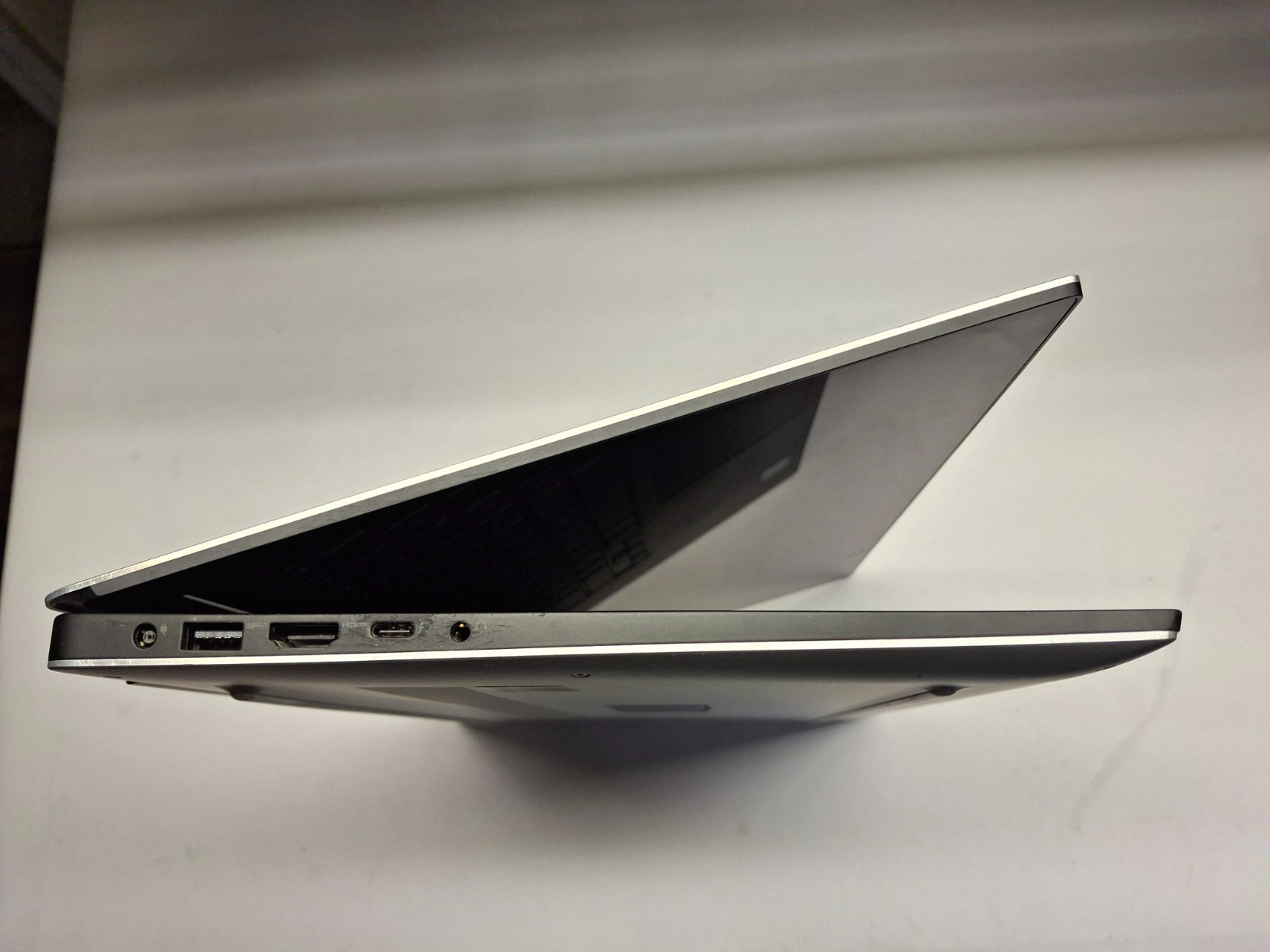 Dell Precision 5530 15.6″ UHD Touch i9-8950HK 32GB Ram 256 SSD P2000 W11P