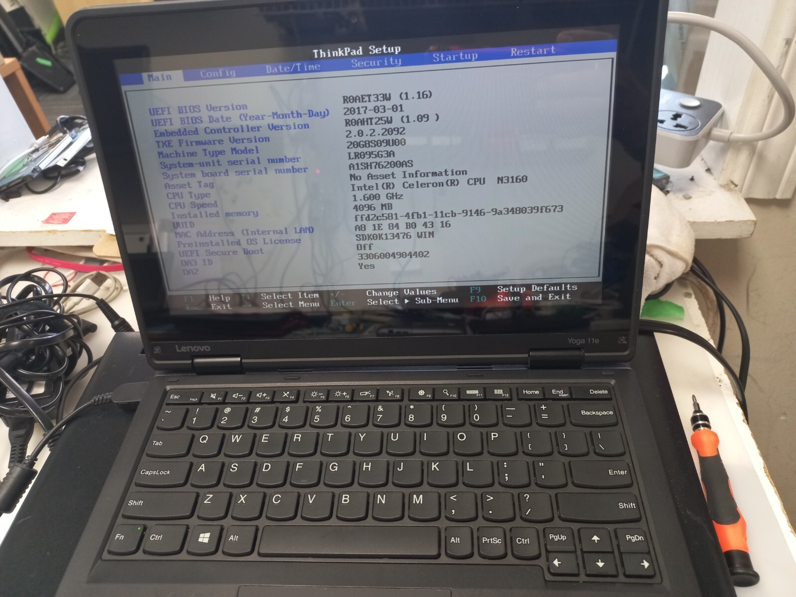 LenovoThinkpad 11e Touchscreen Intel Celeron N3160,8GB RAM, 128GB m.2 win10 pro