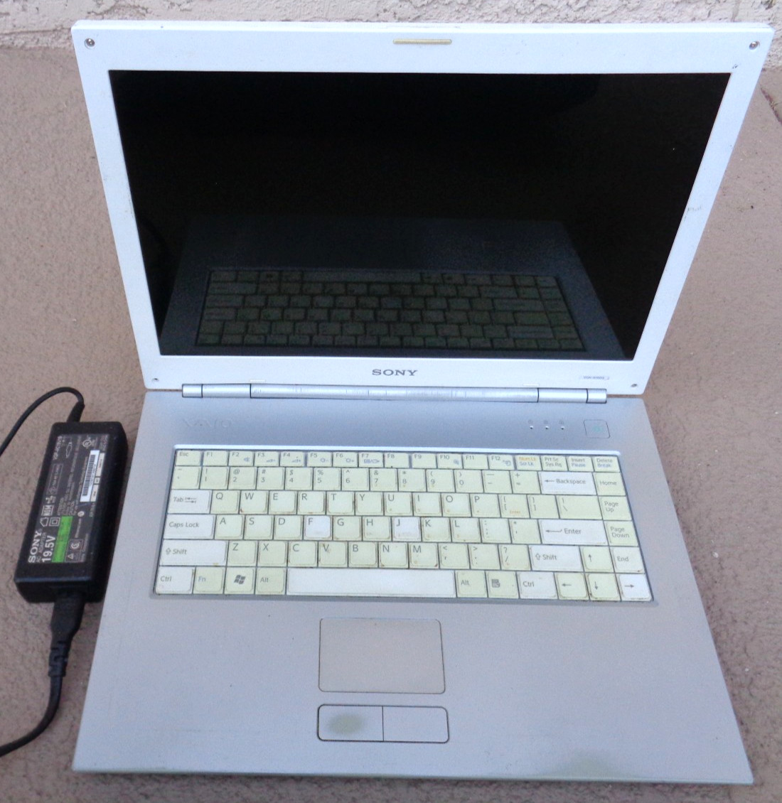 SONY VAIO PCG-7T1L VGN-N160G LAPTOP COMPUTER 80GB HDD WIN XP TESTED WORKS *READ*