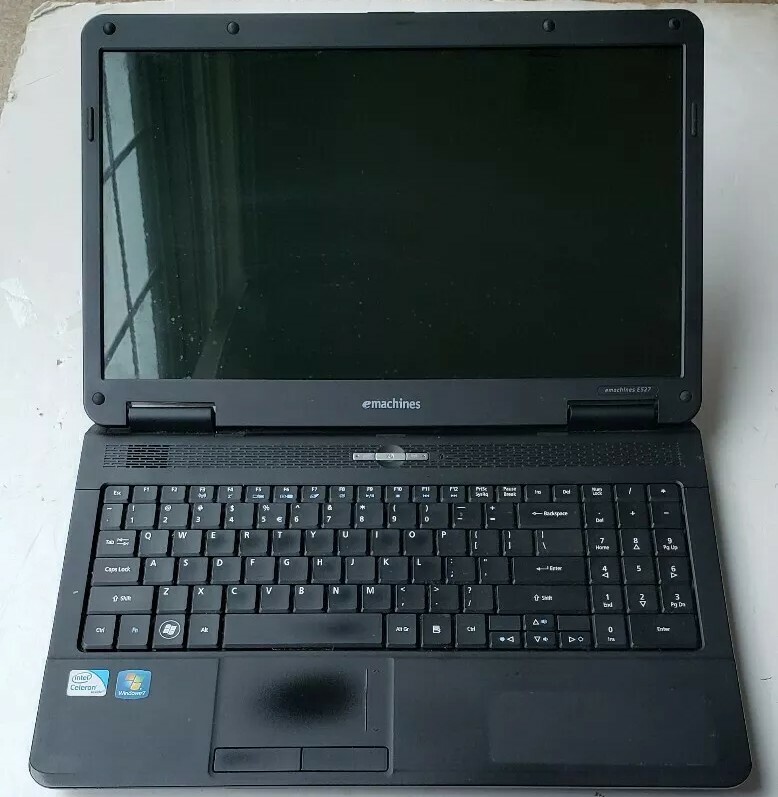 emachines E527 Intel Celeron CPU 900 @ 2.20GHz 3GB RAM 160GB HDD wifi Linux Mint