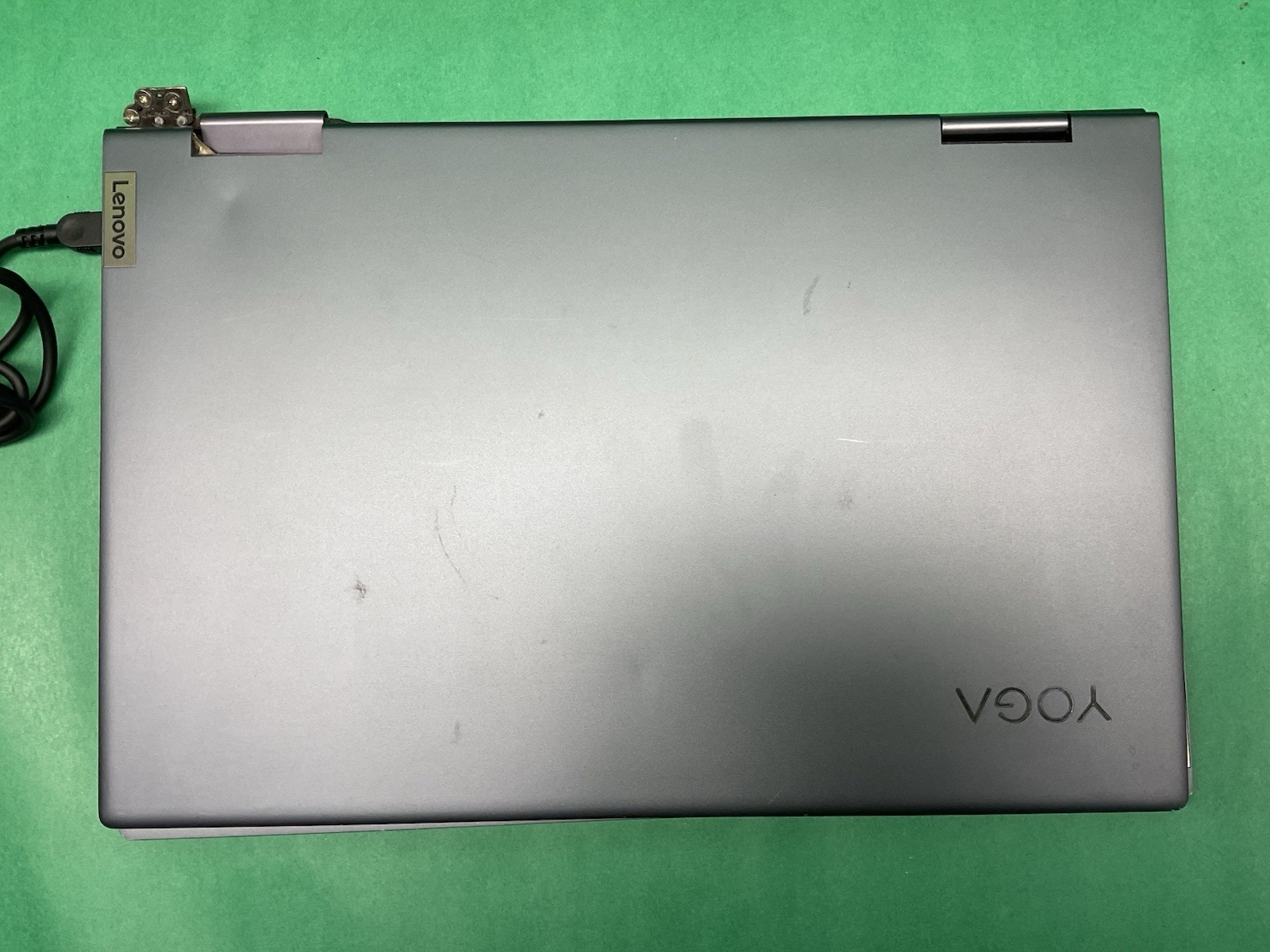 Lenovo Yoga 7 14ITL5 – Broken Screen – Powers On – NO HARD DRIVE- Untested