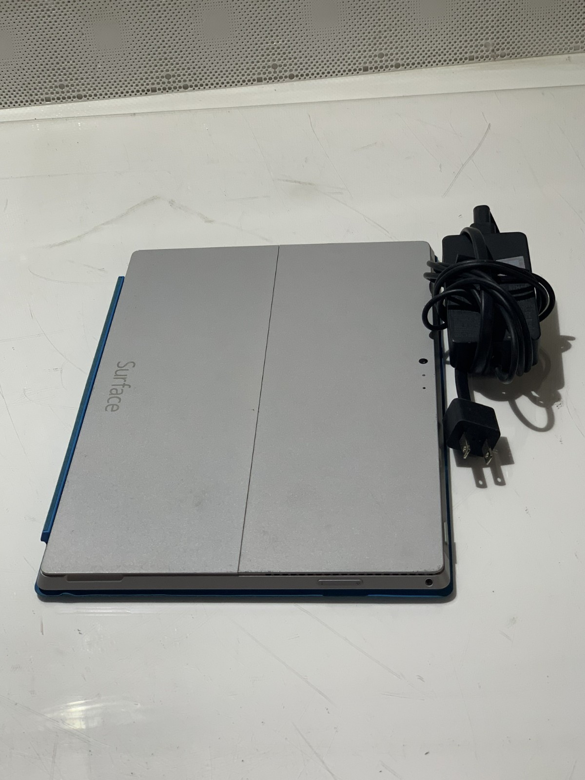 MICROSOFT SURFACE 1631 i3-4020Y@1.50GHZ 4GB RAM 128GB SSD W10P TOUCH W/AC *READ