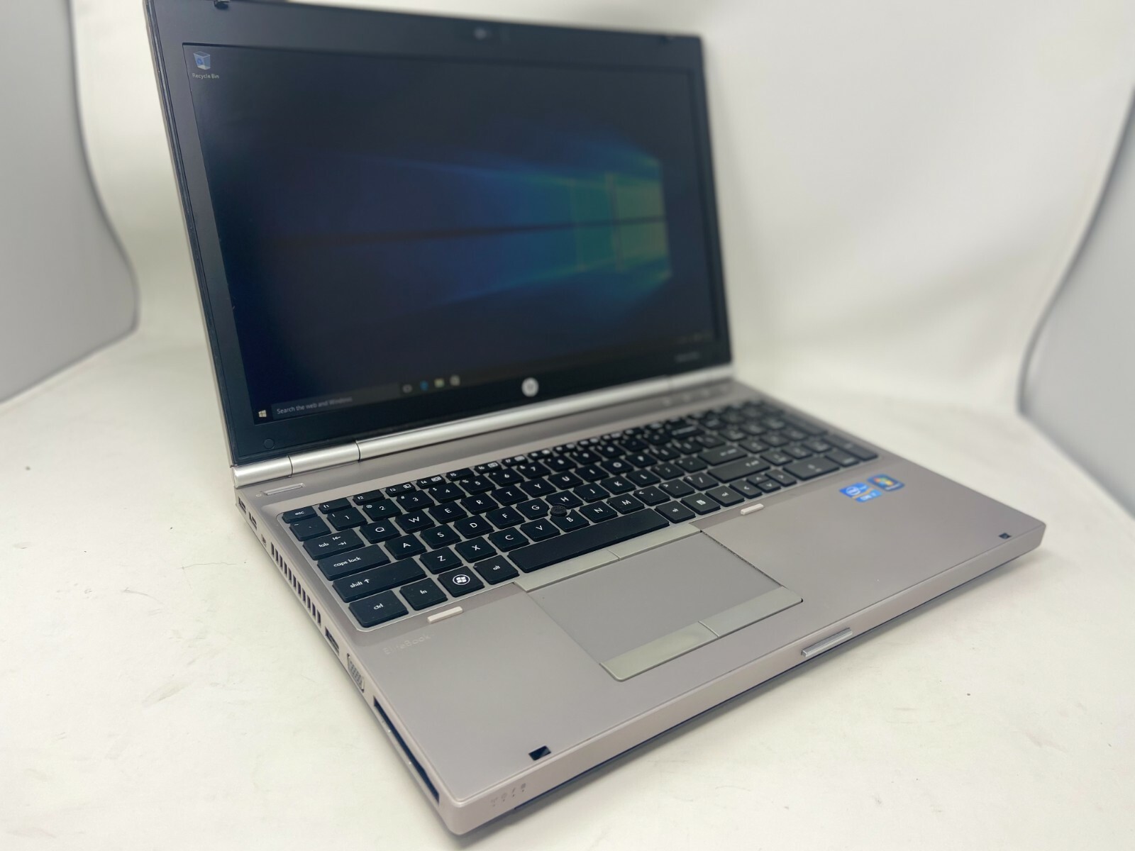 HP EliteBook 8560p 15″ Core i7-2620M 2.7GHz 8GB 256GB SSD Wn10 AMD Gaming Laptop