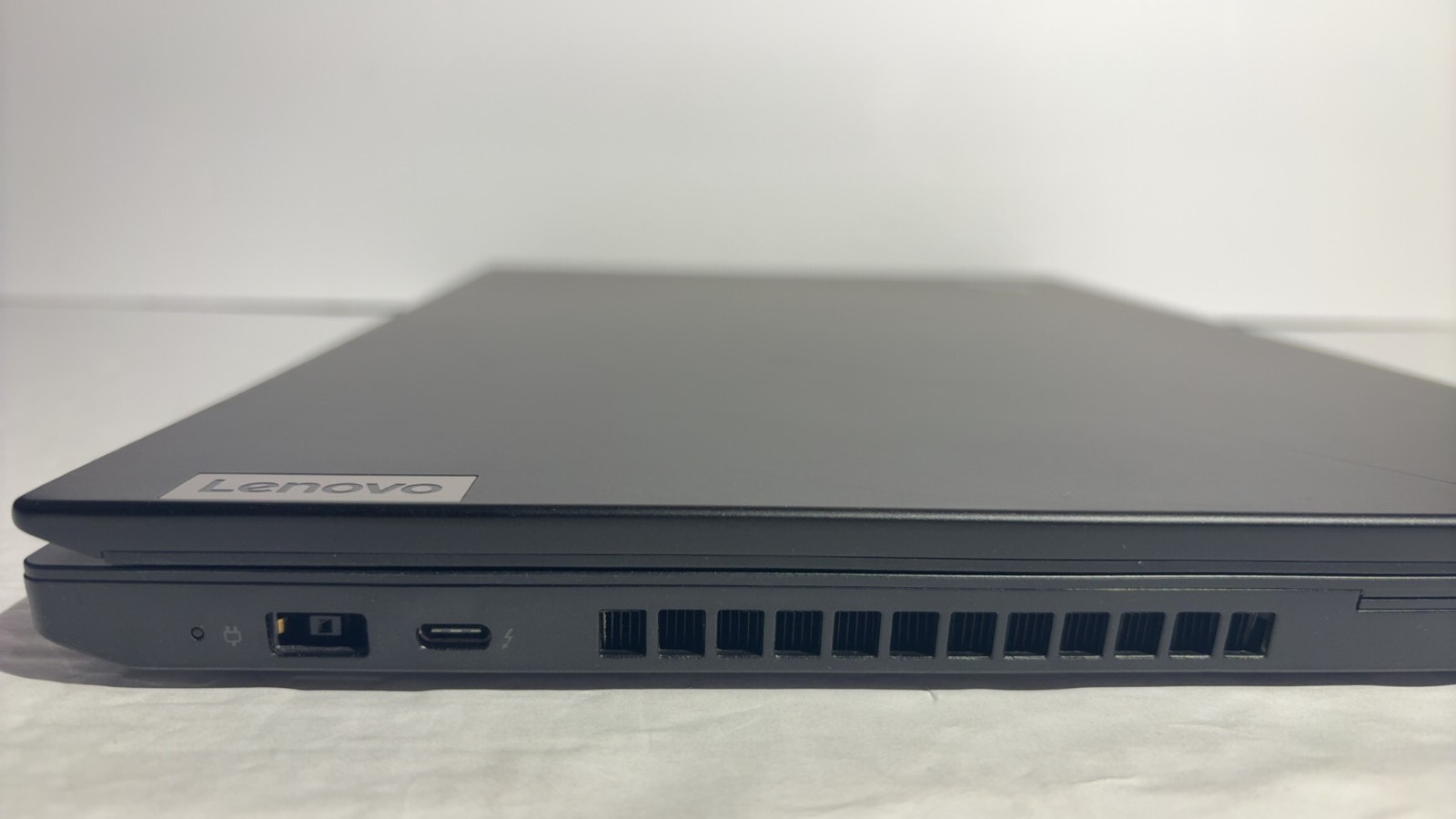Lenovo ThinkPad P15v Gen 1 Touchscreen i7-10875H 16GB 512GB SSD Win11 Pro 15.6″